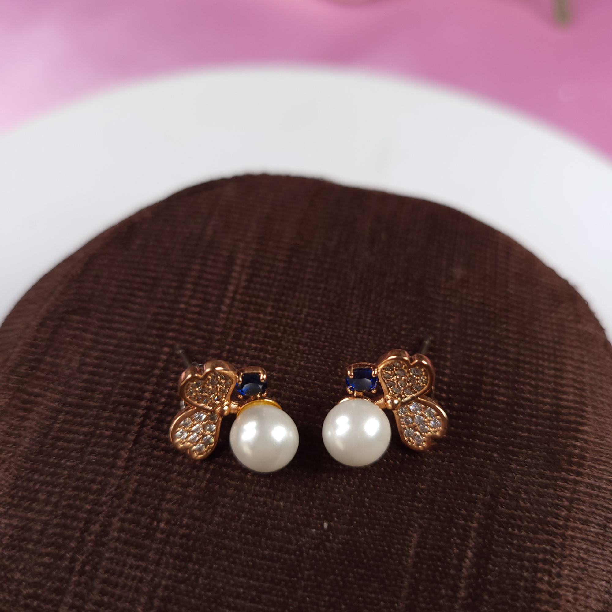 Bee Heart Dainty Earrings