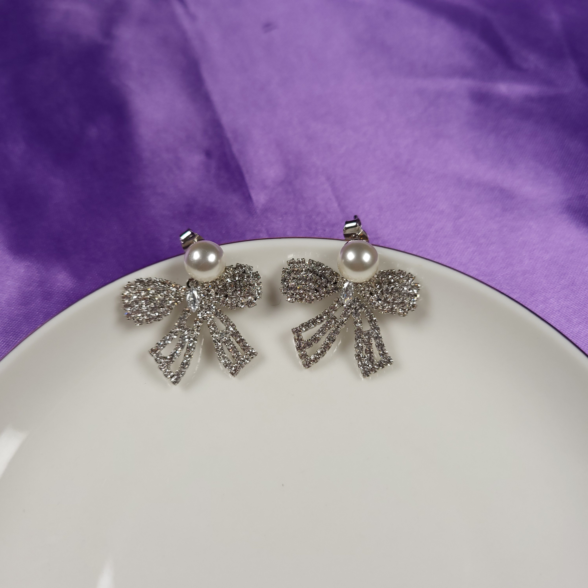 Pearls Of Korea Bow Crystal Classic Earring