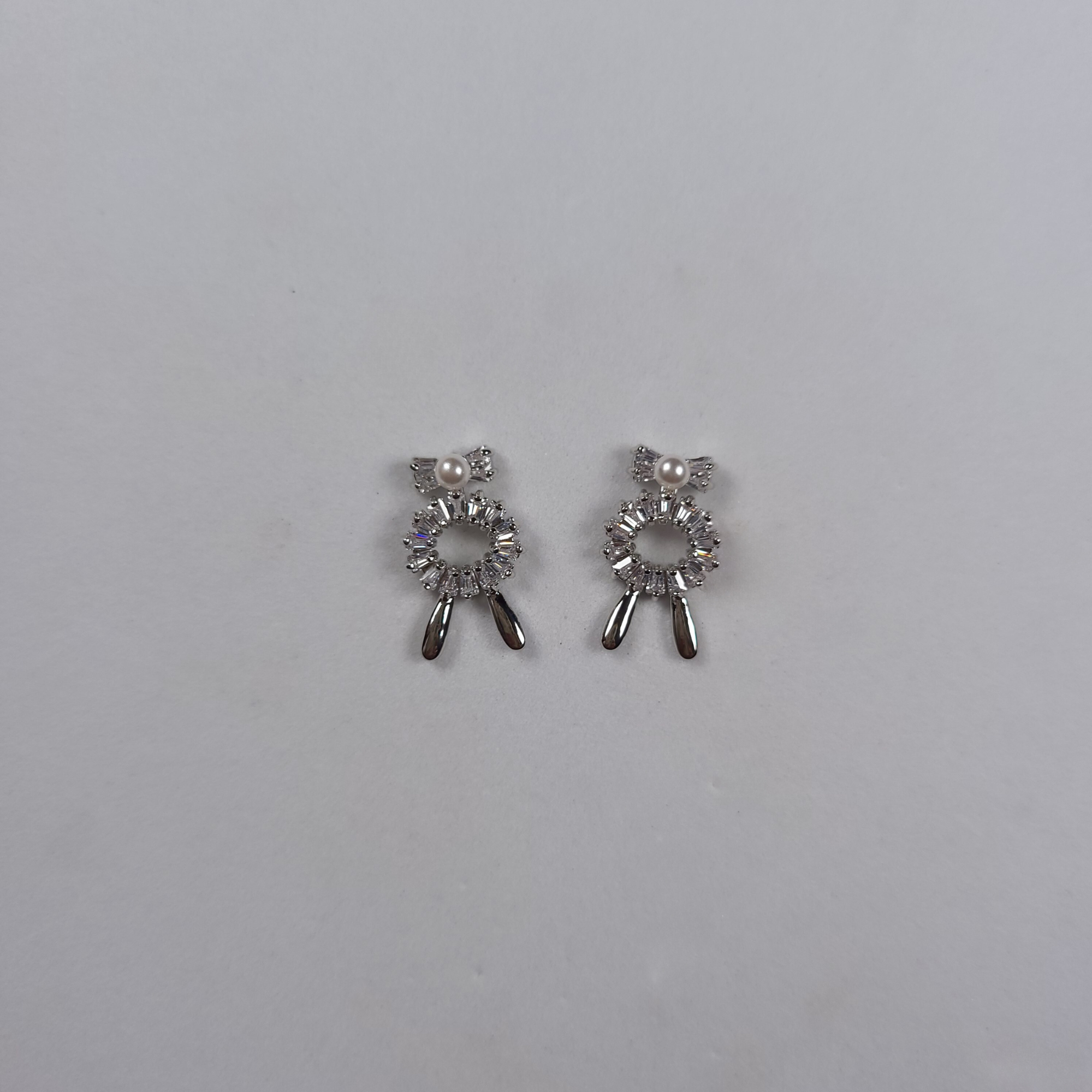 Pearls Of Korea Bunny Ears Classic Earrings