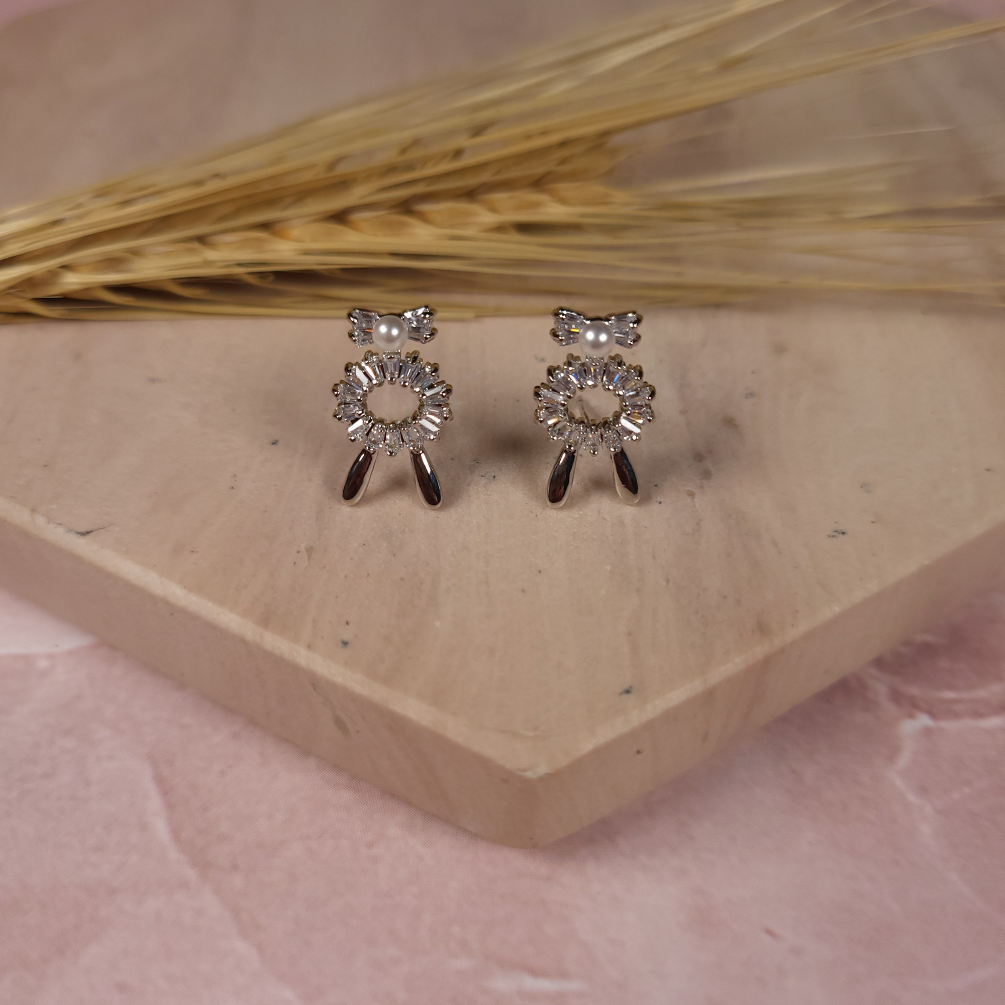 Pearls Of Korea Bunny Ears Classic Earrings