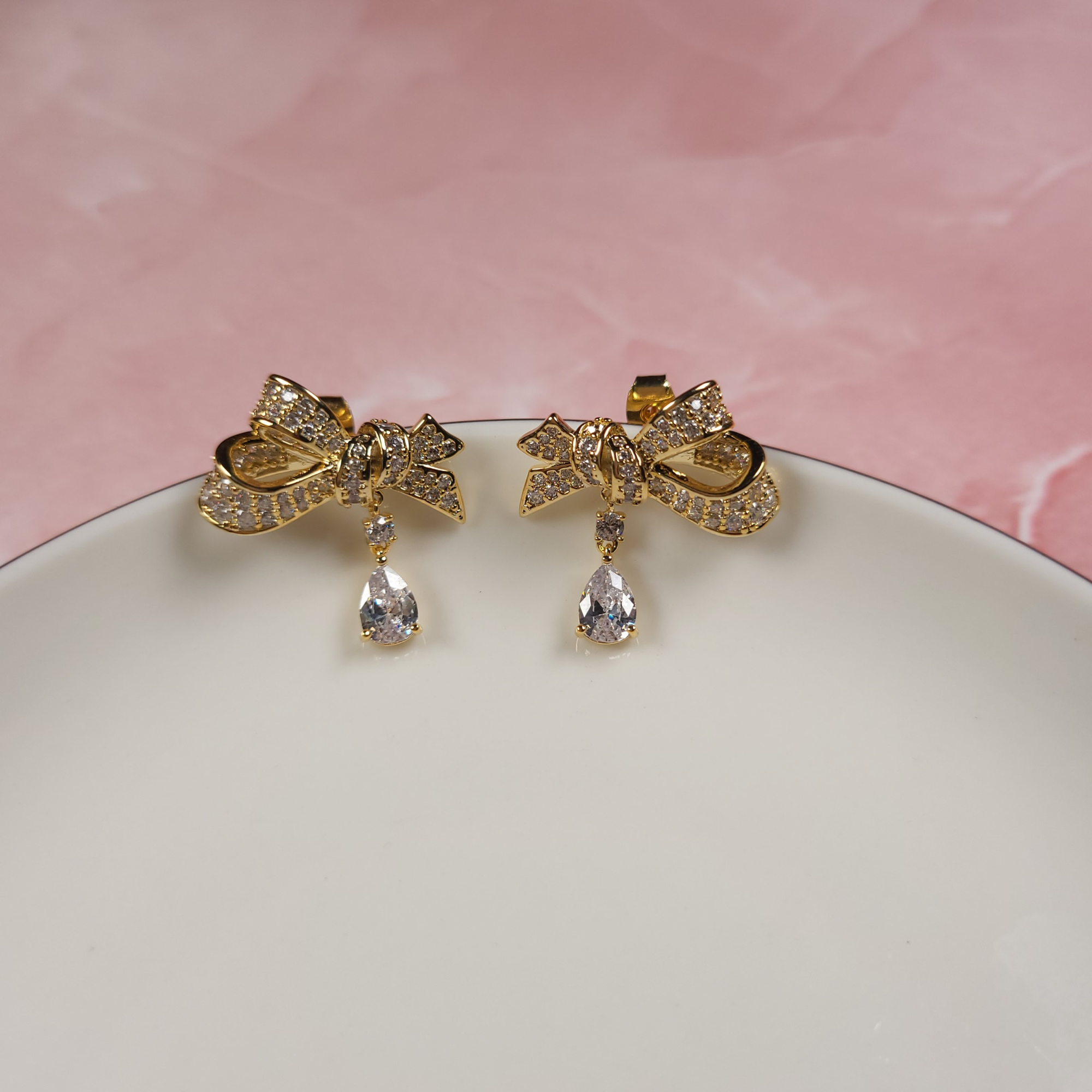 Chic Bow Classic Earrings