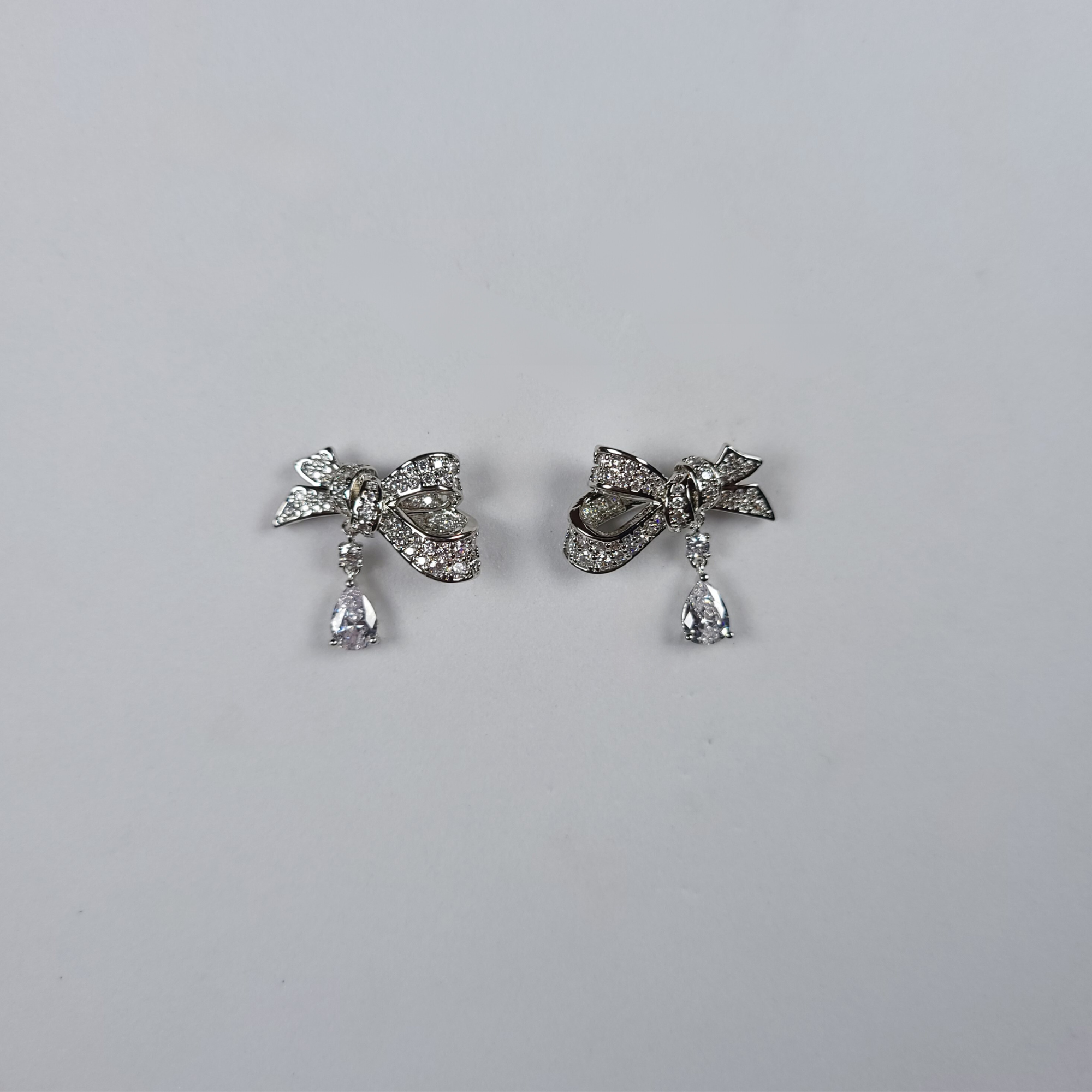 Pearls Of Korea Chic Bow Classic Earrings