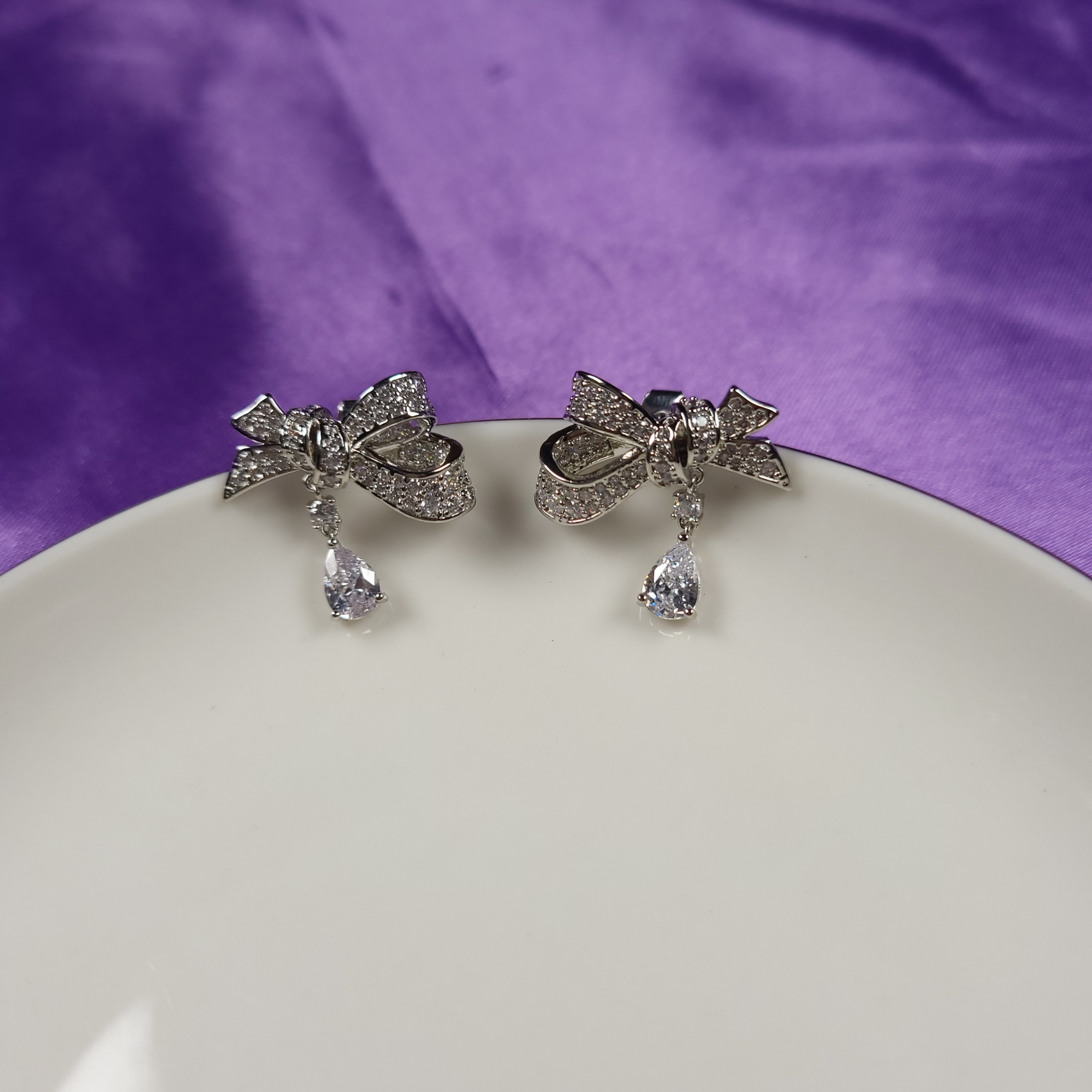 Pearls Of Korea Chic Bow Classic Earrings