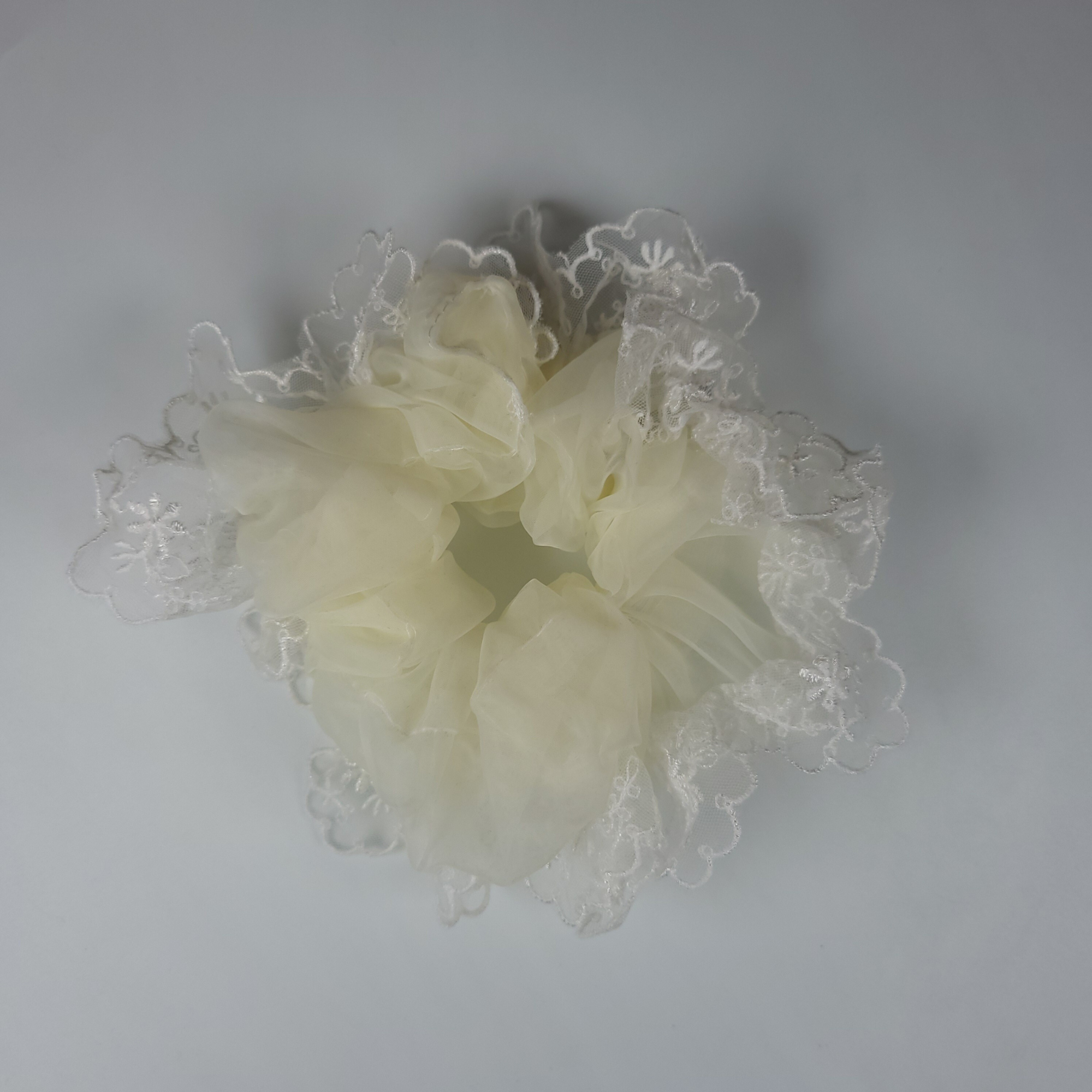 Chic Lace Scrunchie White