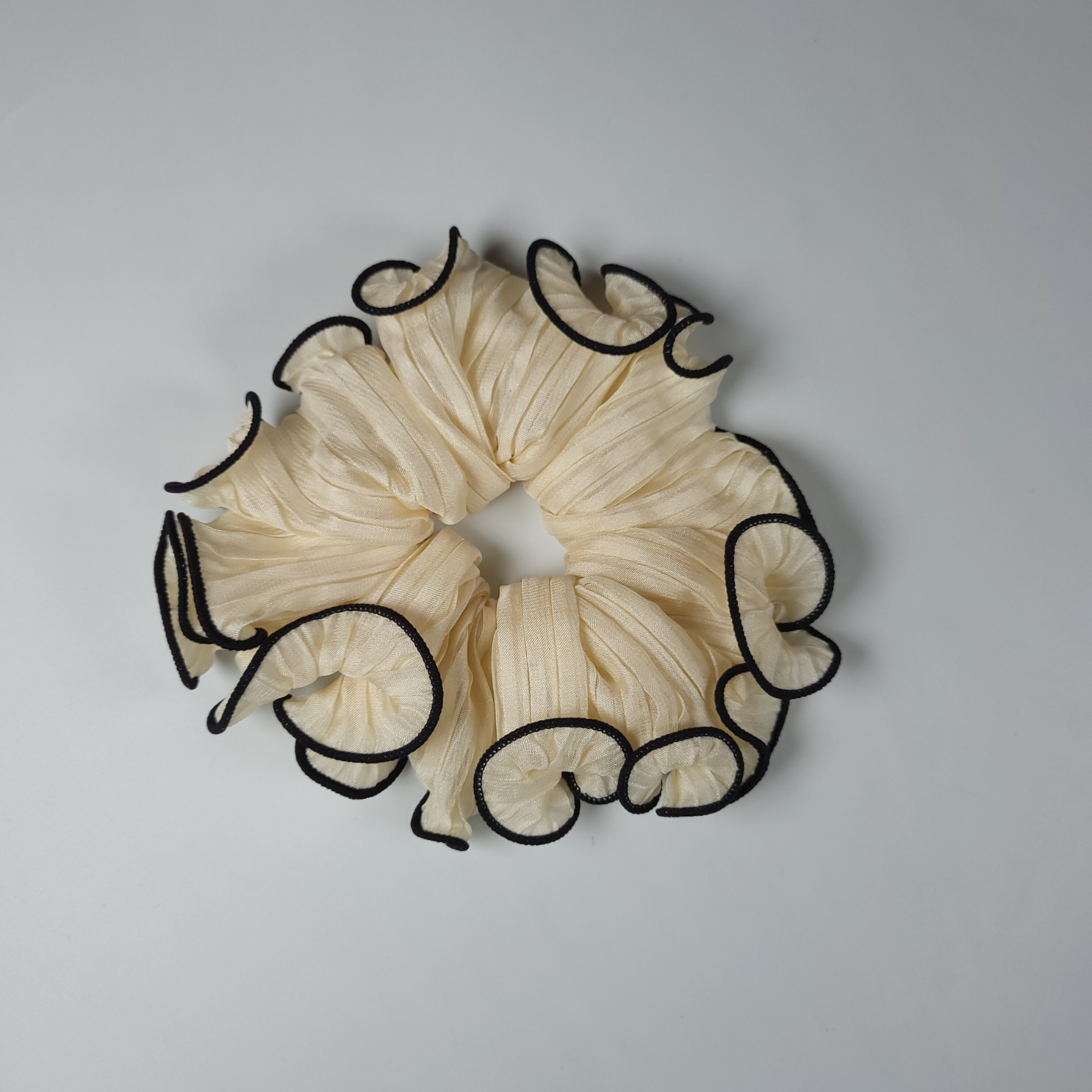 Classy Border Scrunchie Soft Beige