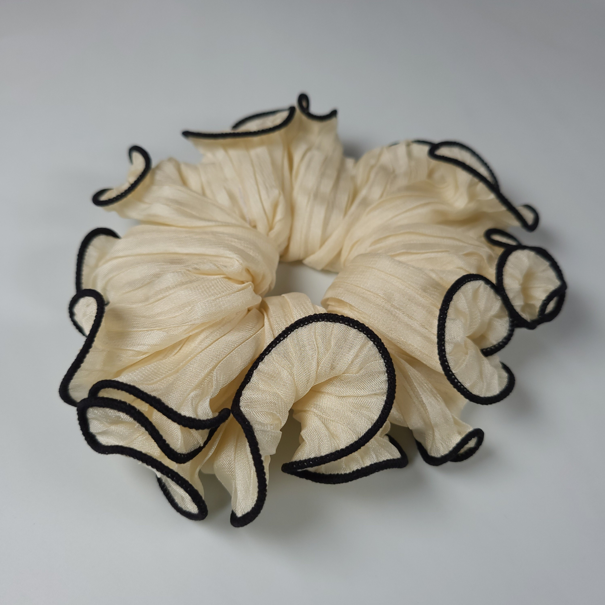 Classy Border Scrunchie Soft Beige