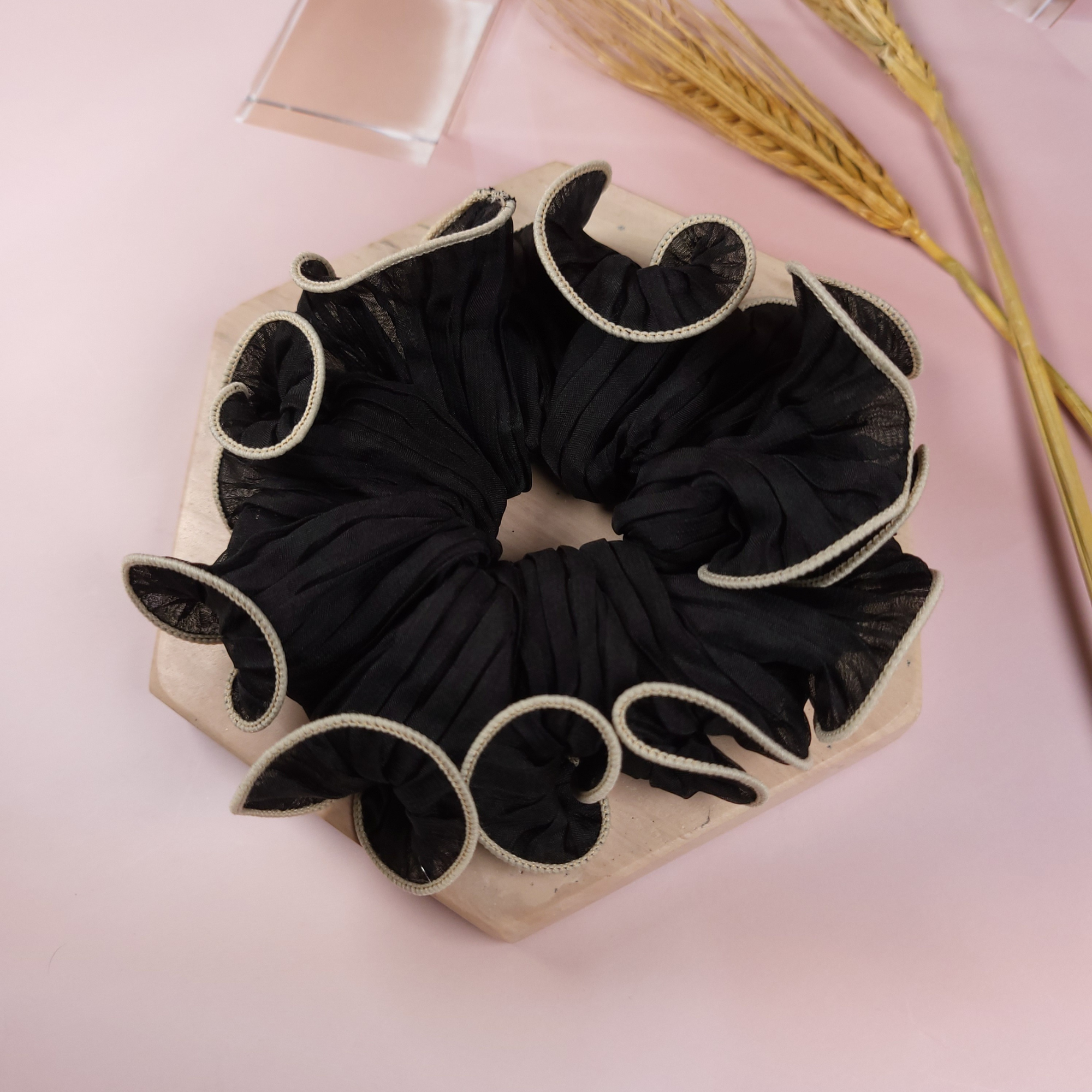 Classy Border Scrunchie Black