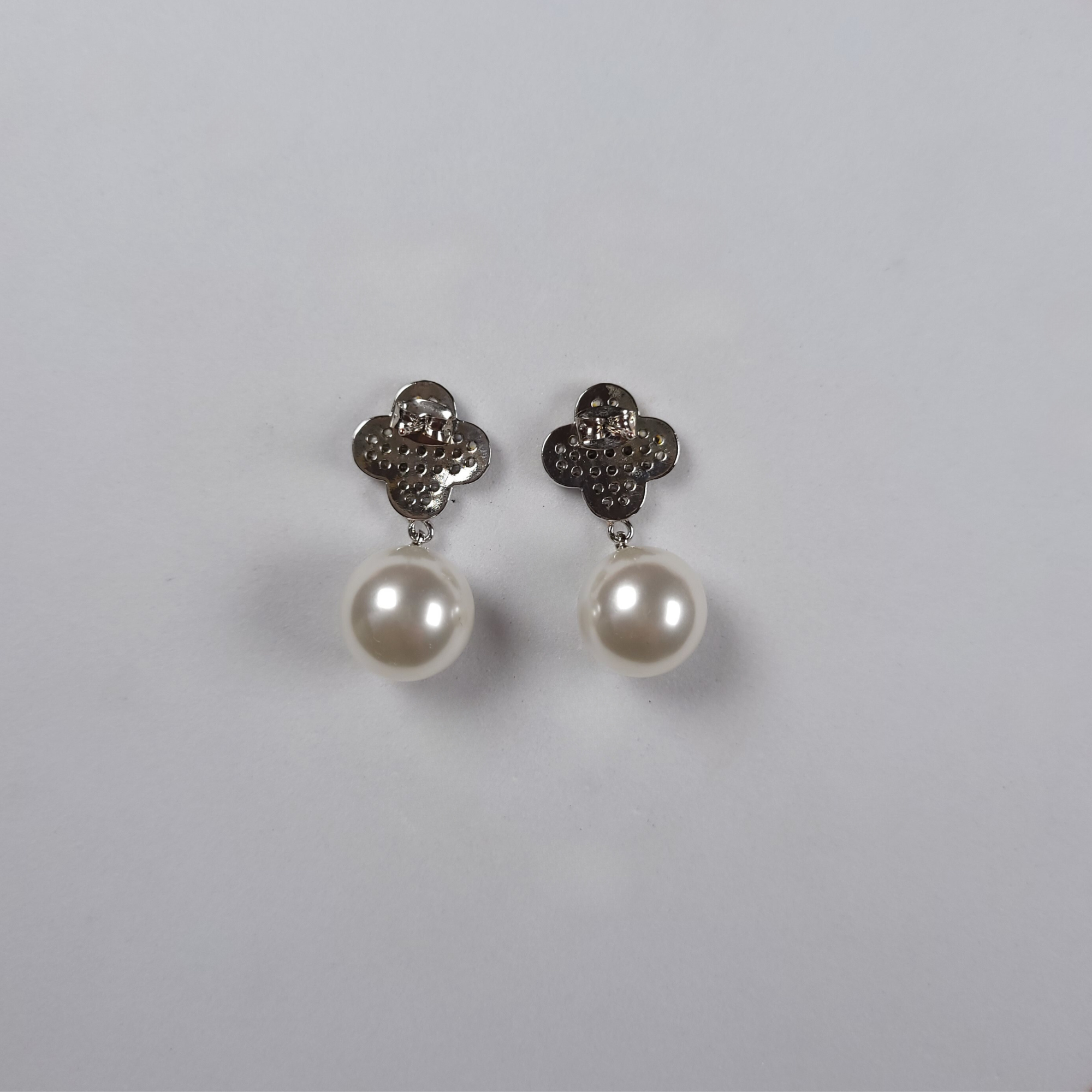 Mini Clove Pearl Classic Earrings 