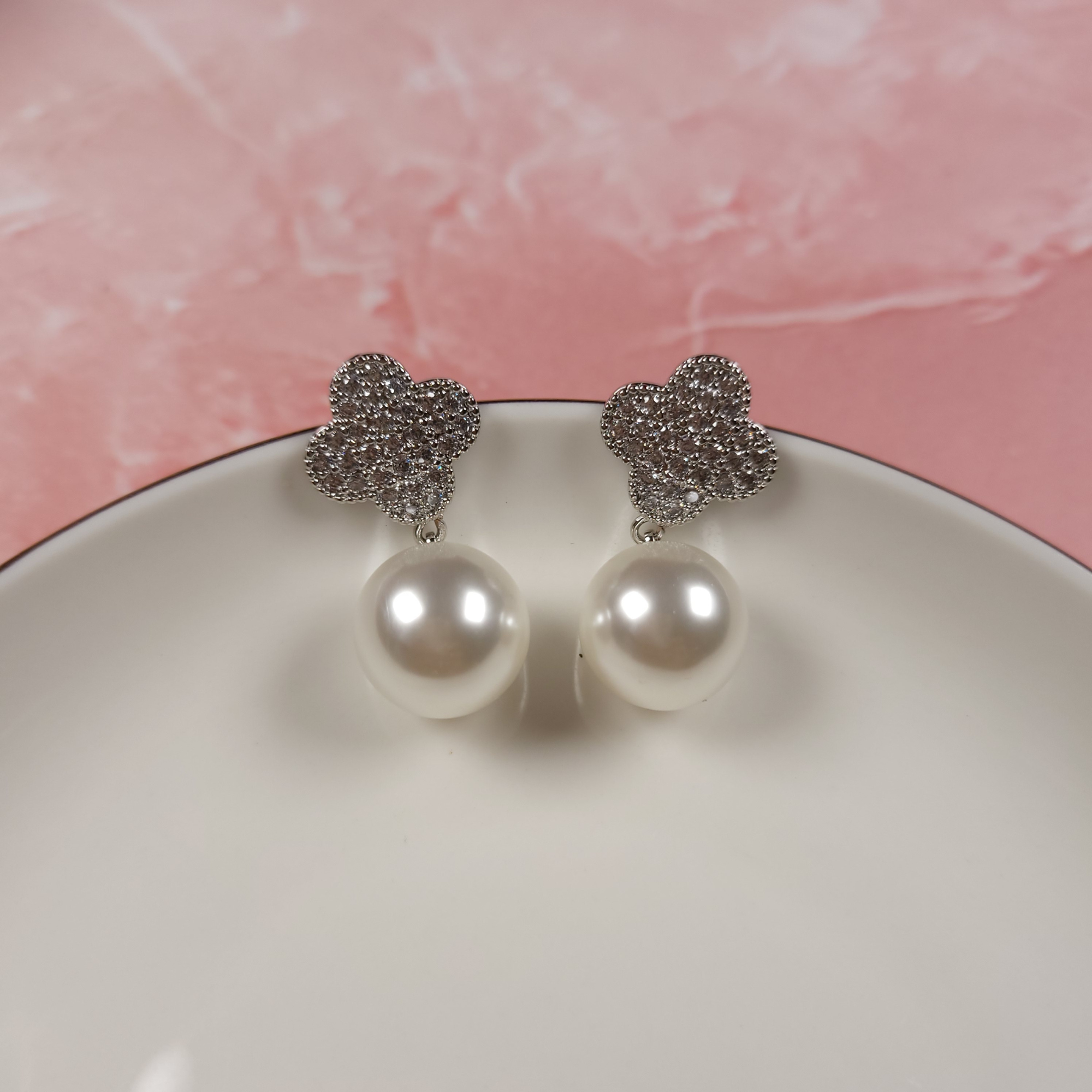 Mini Clove Pearl Classic Earrings 