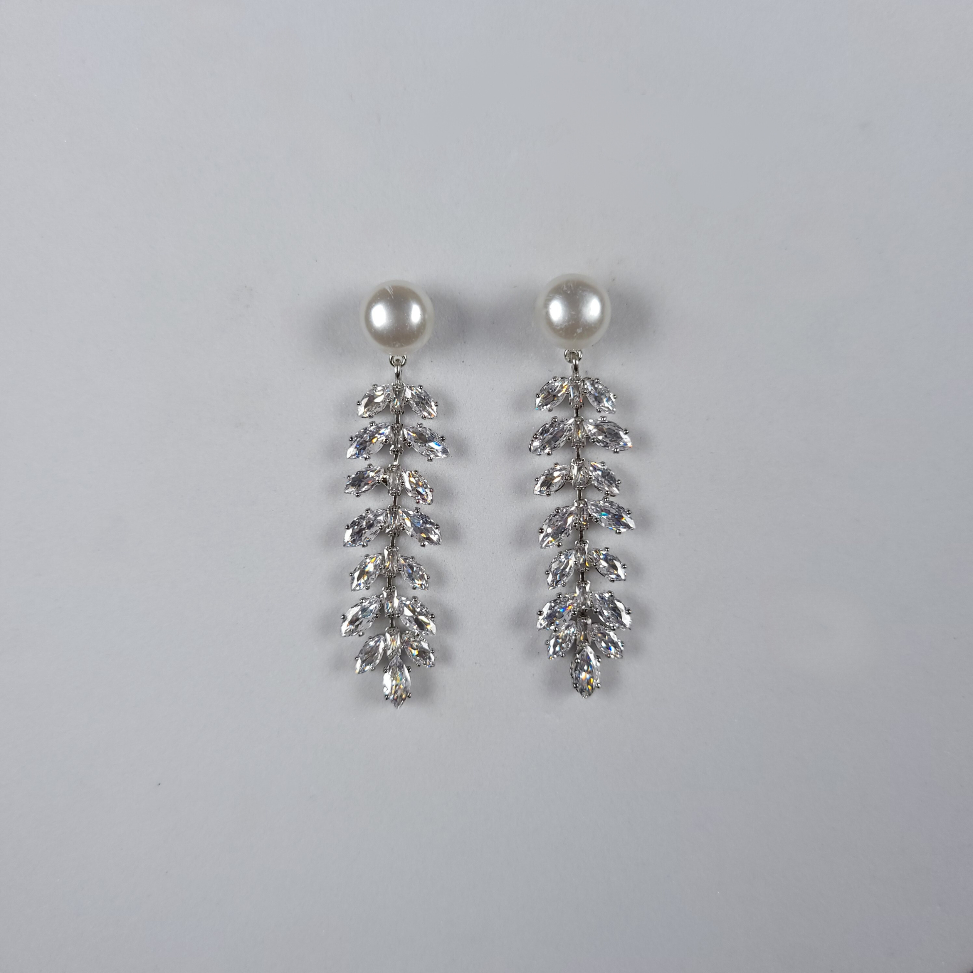 Pearls Of Korea Crystal Leaf Classic Earring