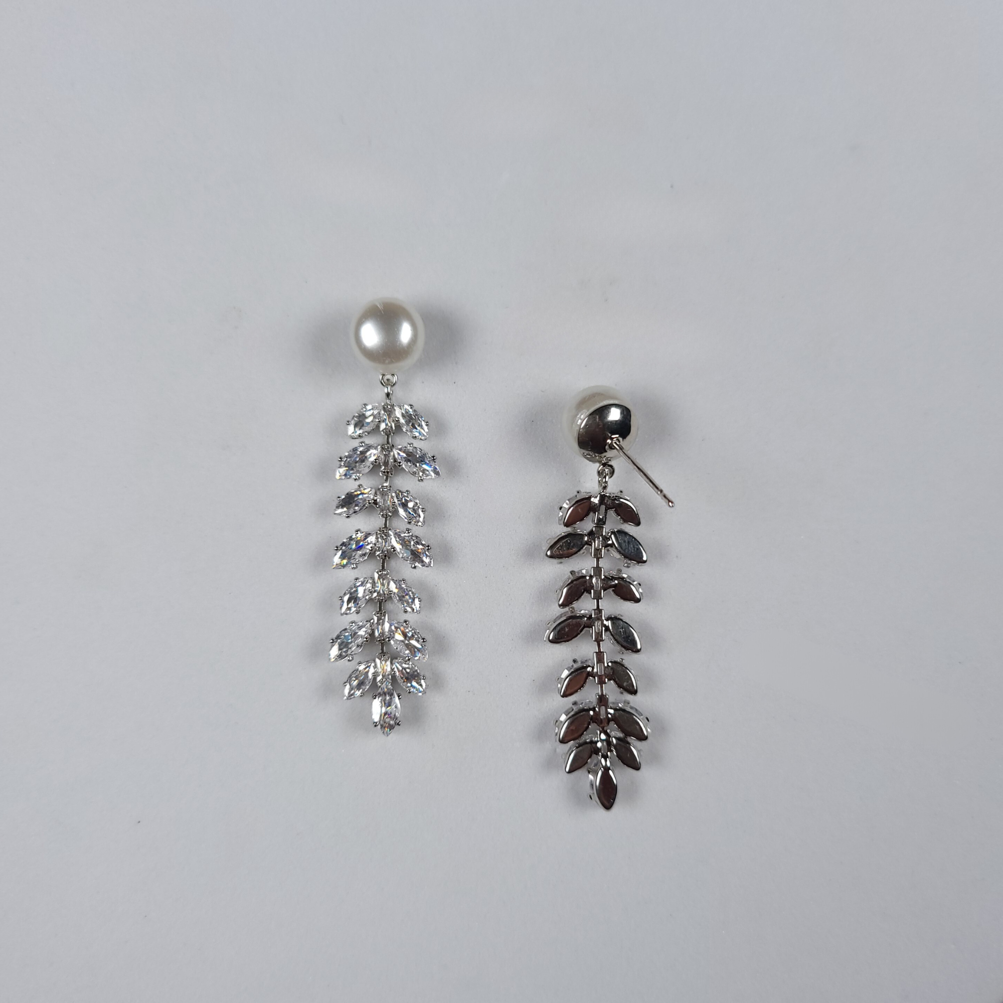 Pearls Of Korea Crystal Leaf Classic Earring