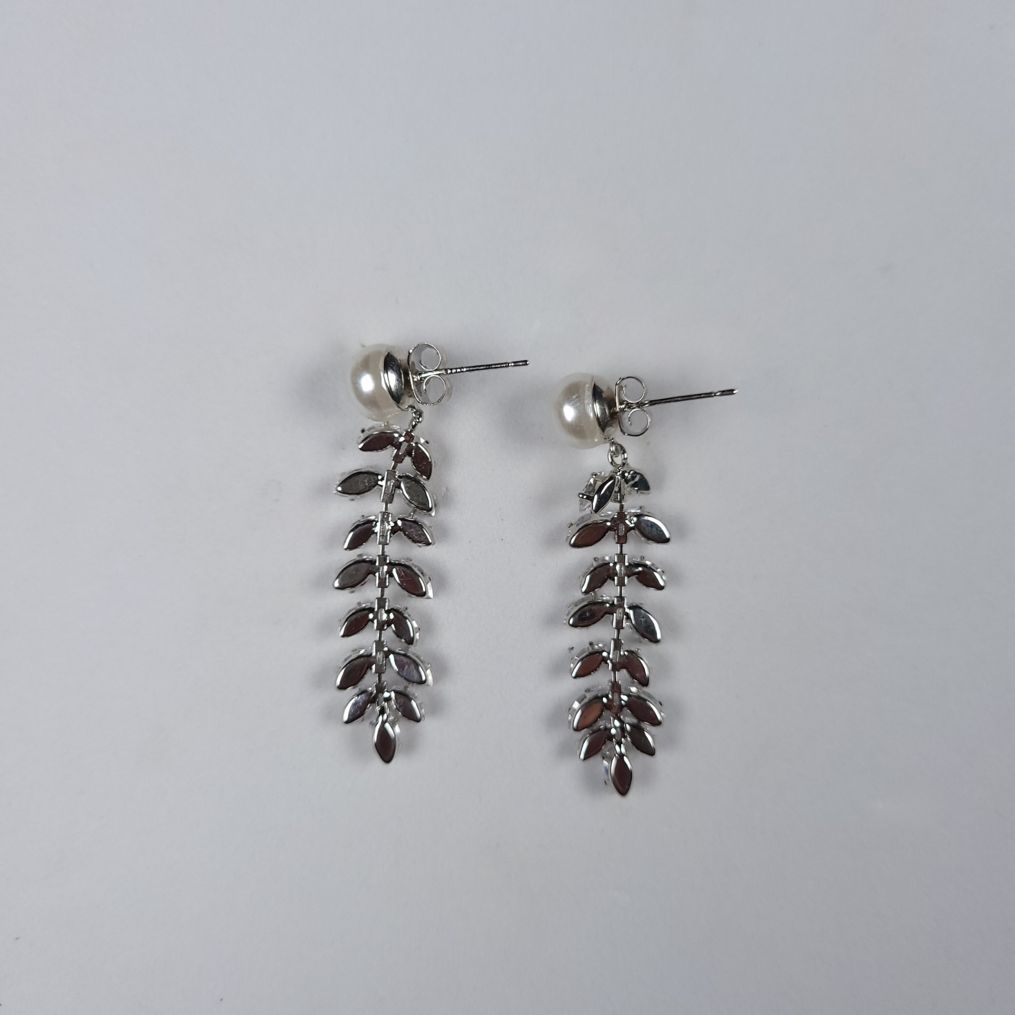 Pearls Of Korea Crystal Leaf Classic Earring