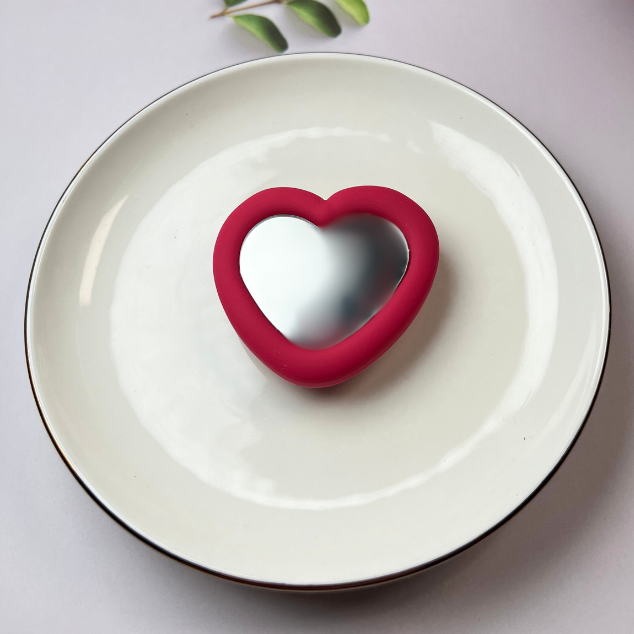 Vivid heart mirror pop holder