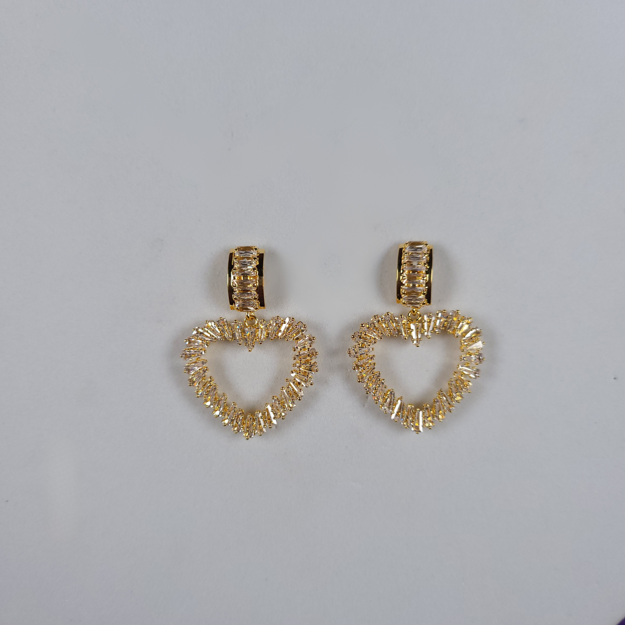 Pearls Of Korea Heart Glow Classic Earrings