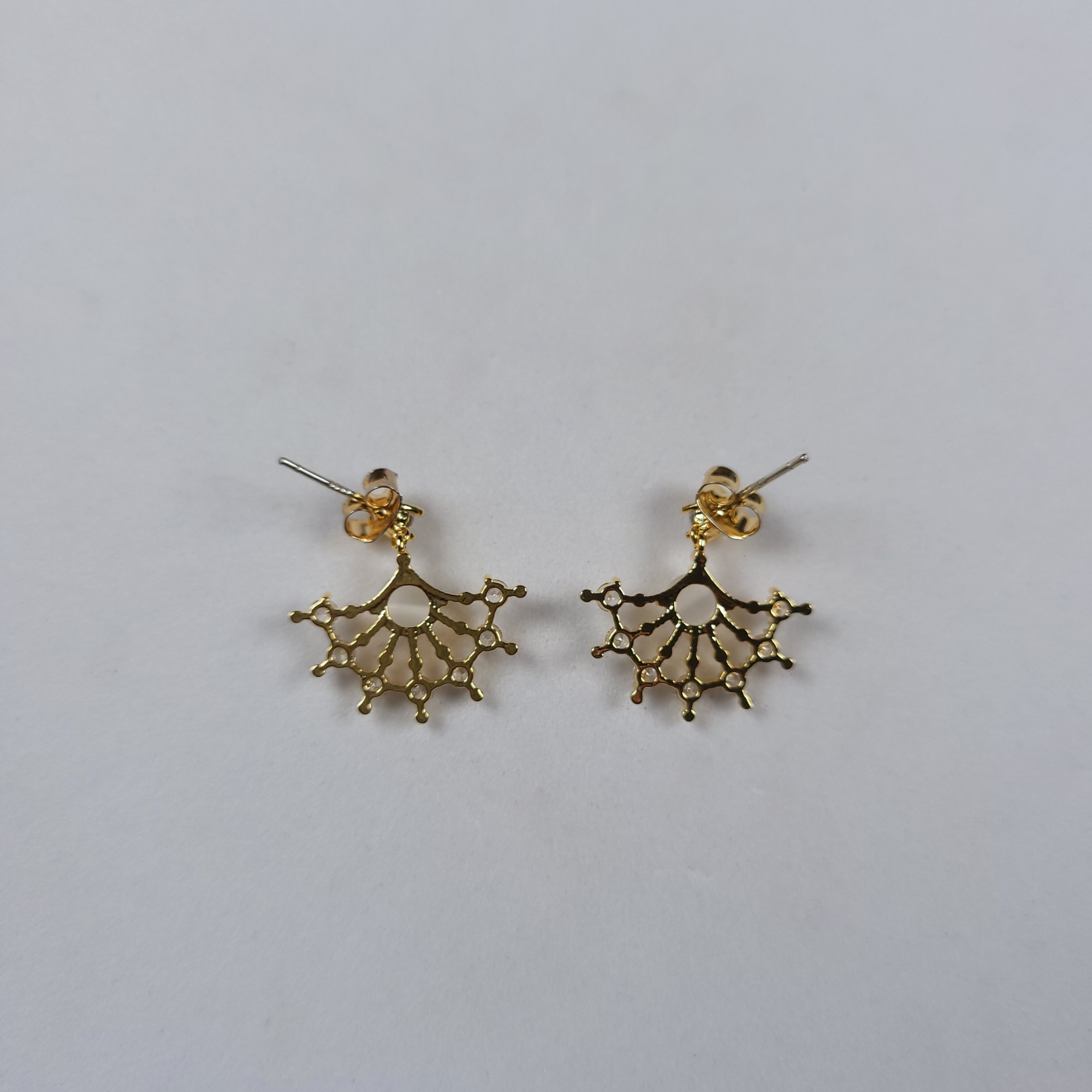 Pearls Of Korea Web Dangle Classic Earrings