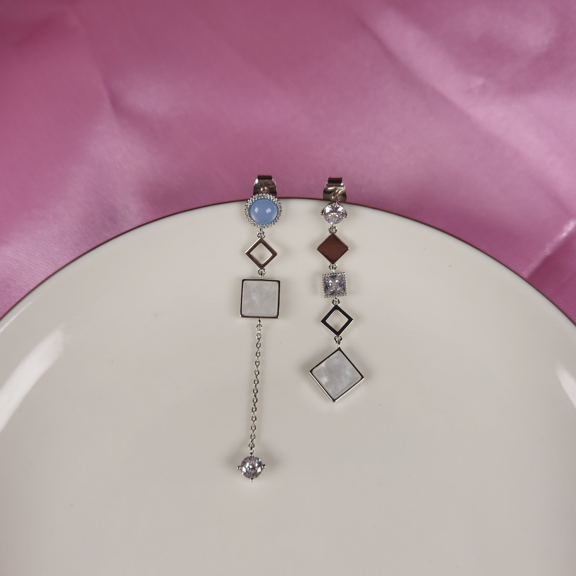 Pearls Of Korea Block Drop Classic Earrings