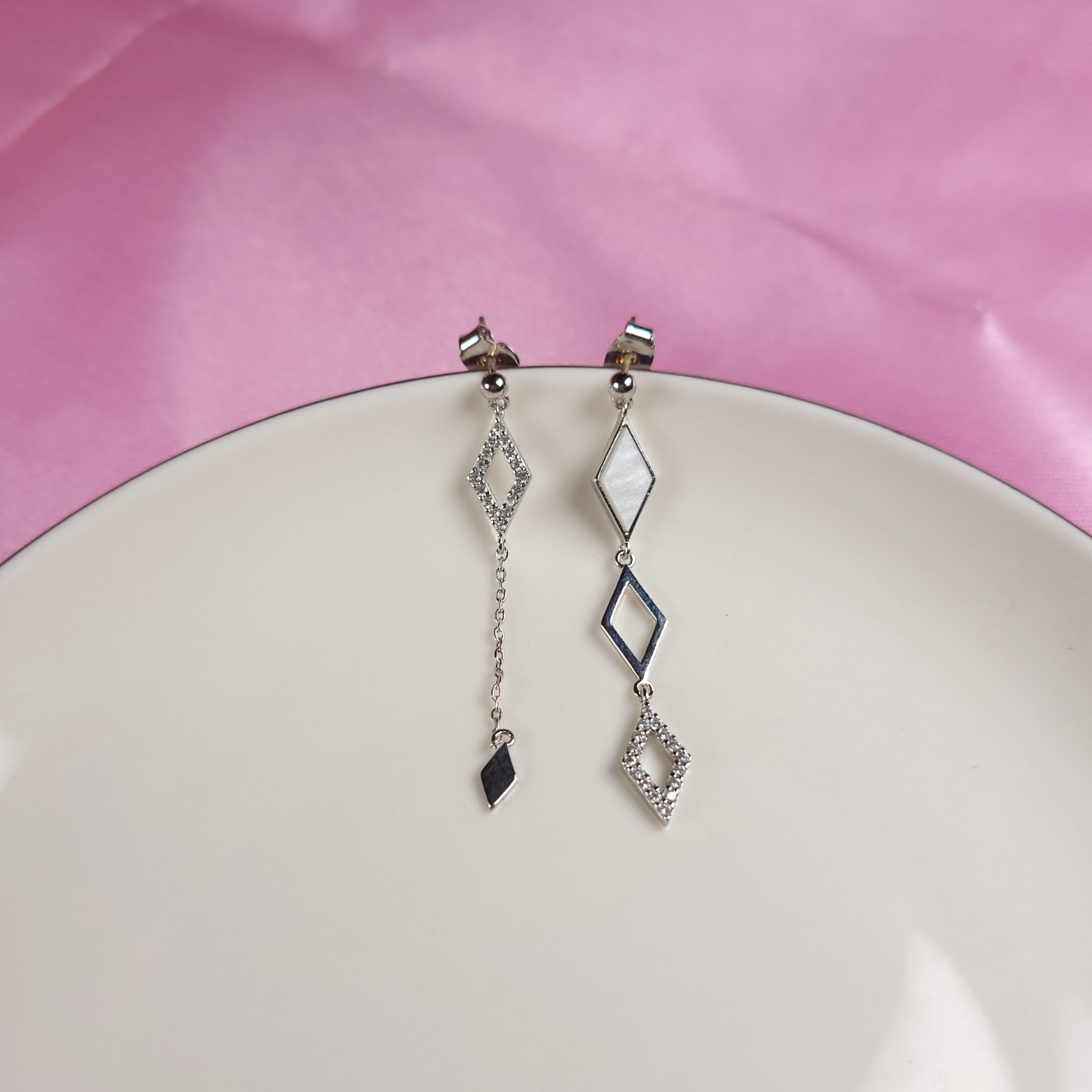 Pearls of Korea Oblong Drop Classic Earrings