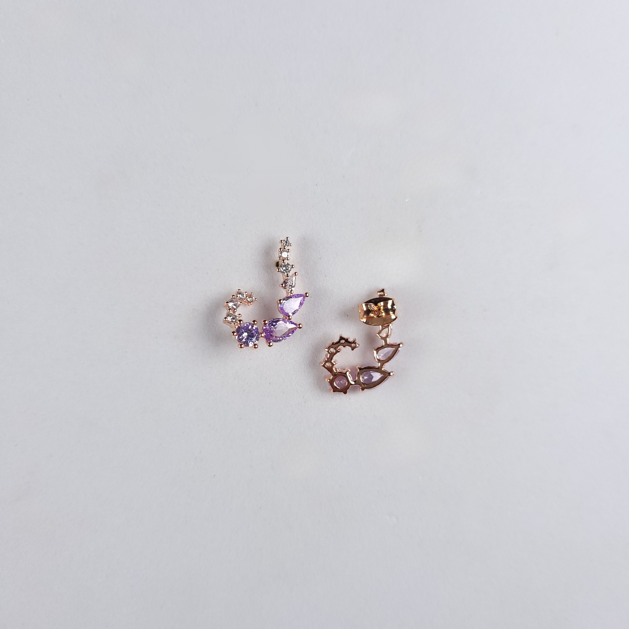 Pearls Of Korea Lucid Curl Classic Earrings