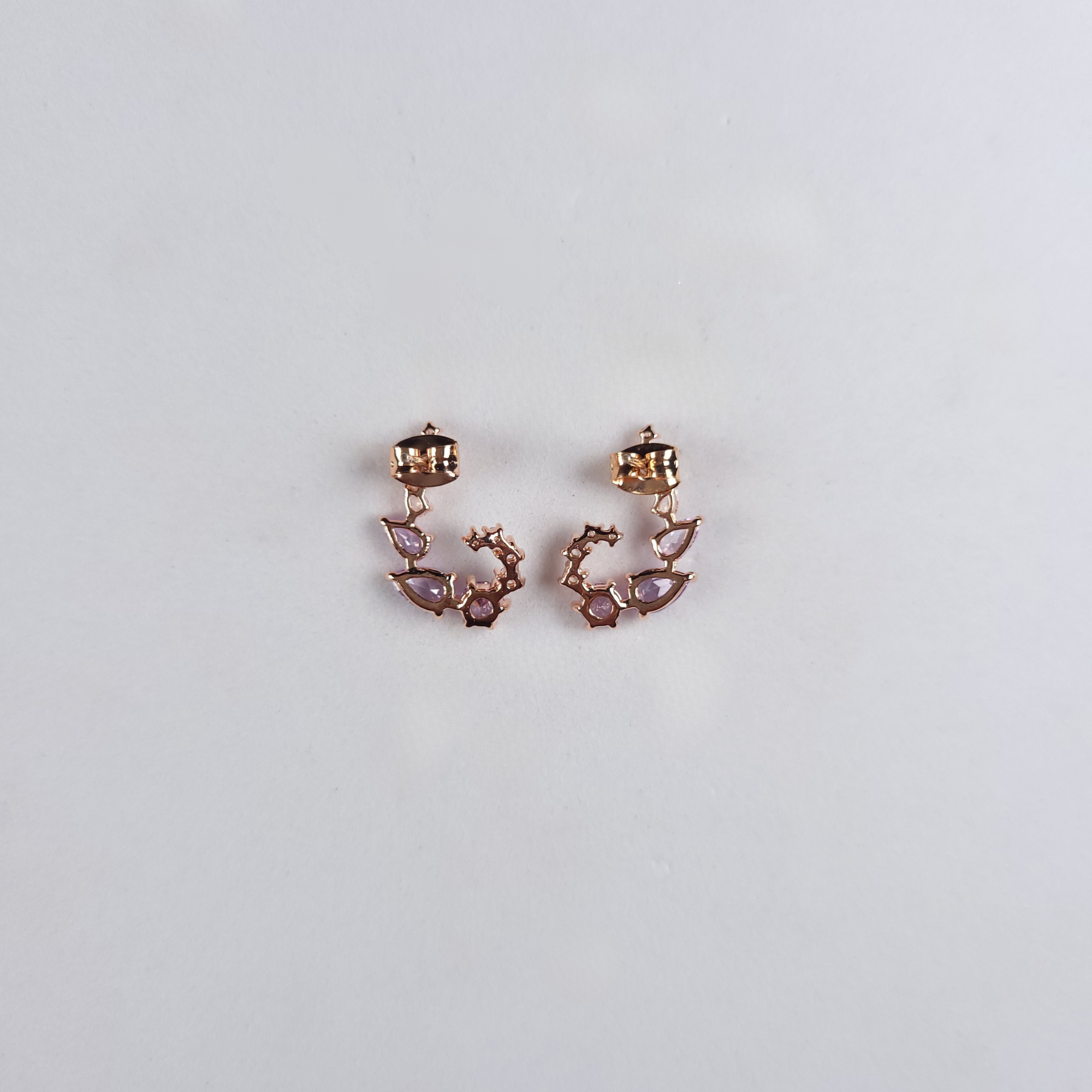 Pearls Of Korea Lucid Curl Classic Earrings