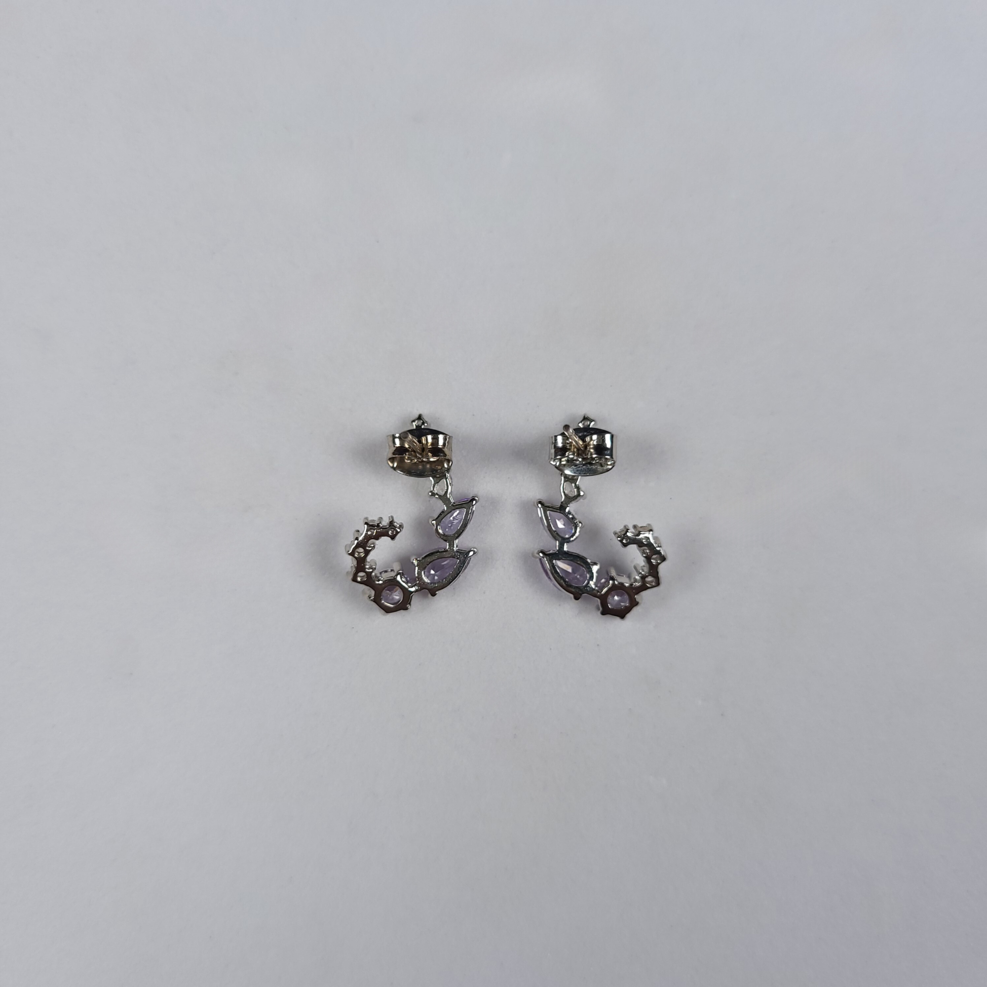 Pearls Of Korea Lucid Curl Classic Earrings