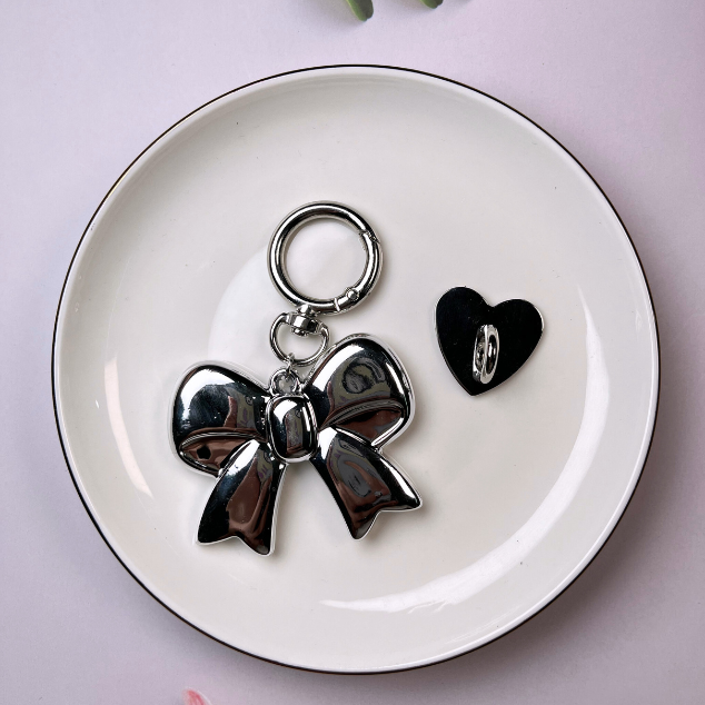 Silver ribbon key ring