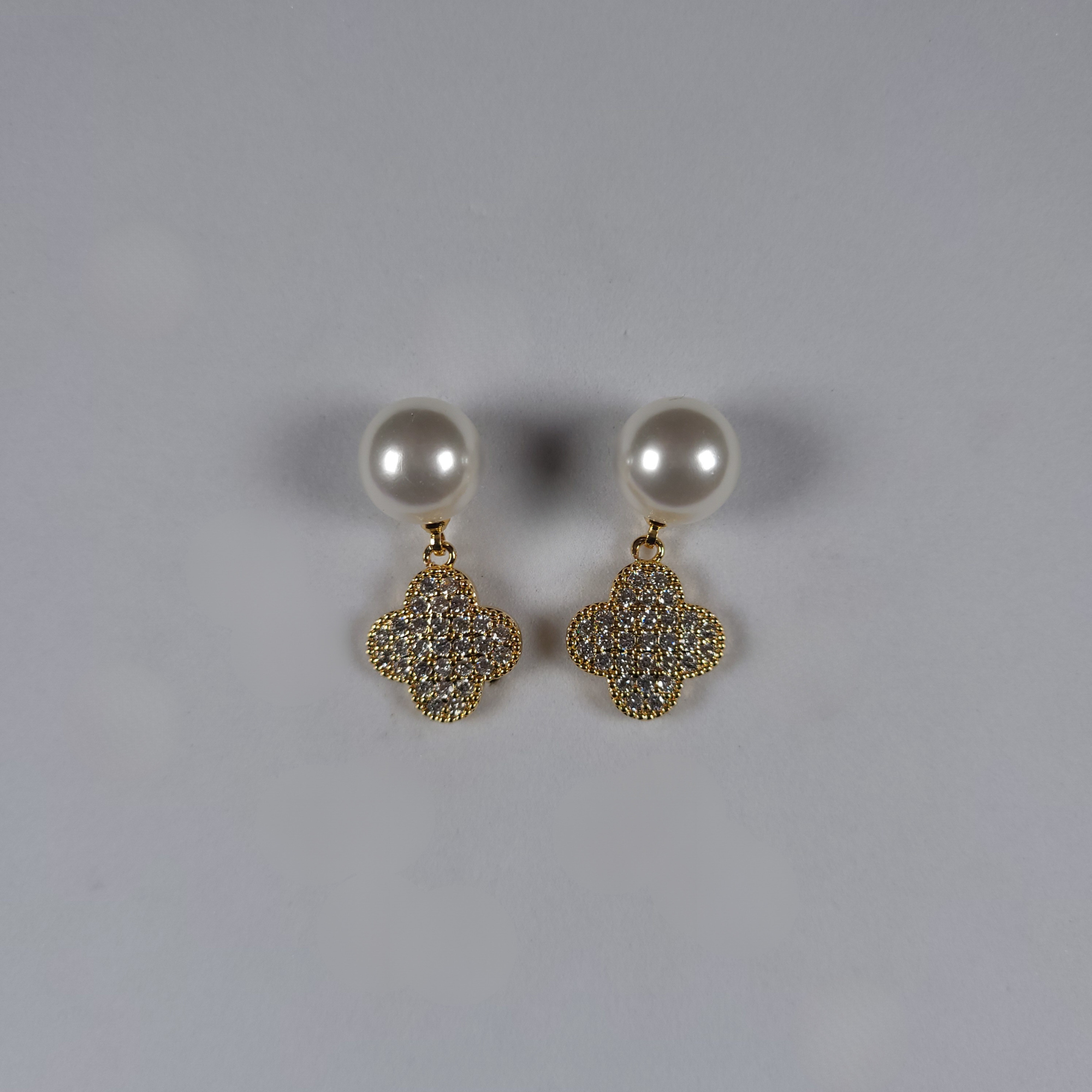 Pearls Of Korea Mini Clove Pearl Classic Earrings