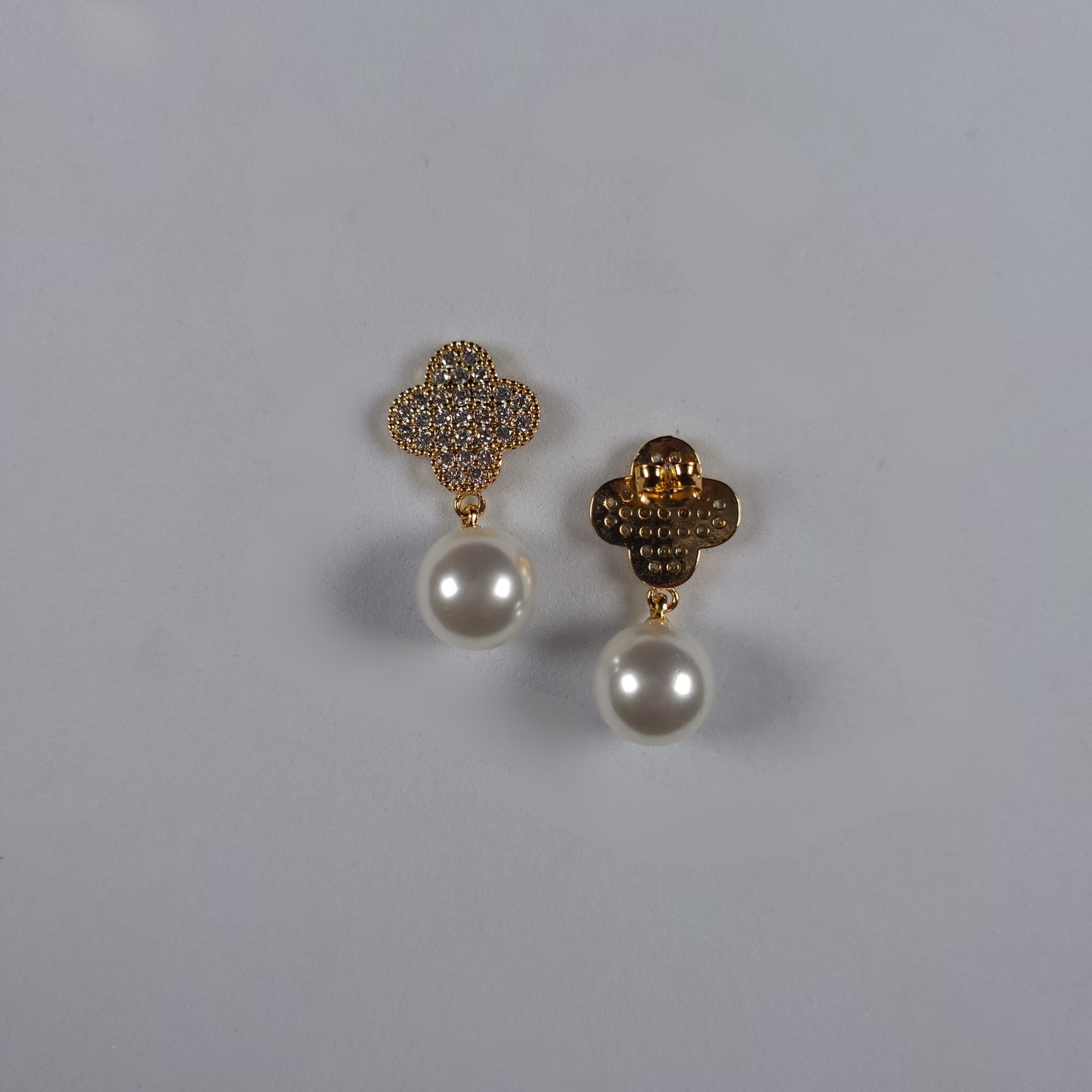 Pearls Of Korea Mini Clove Pearl Classic Earrings