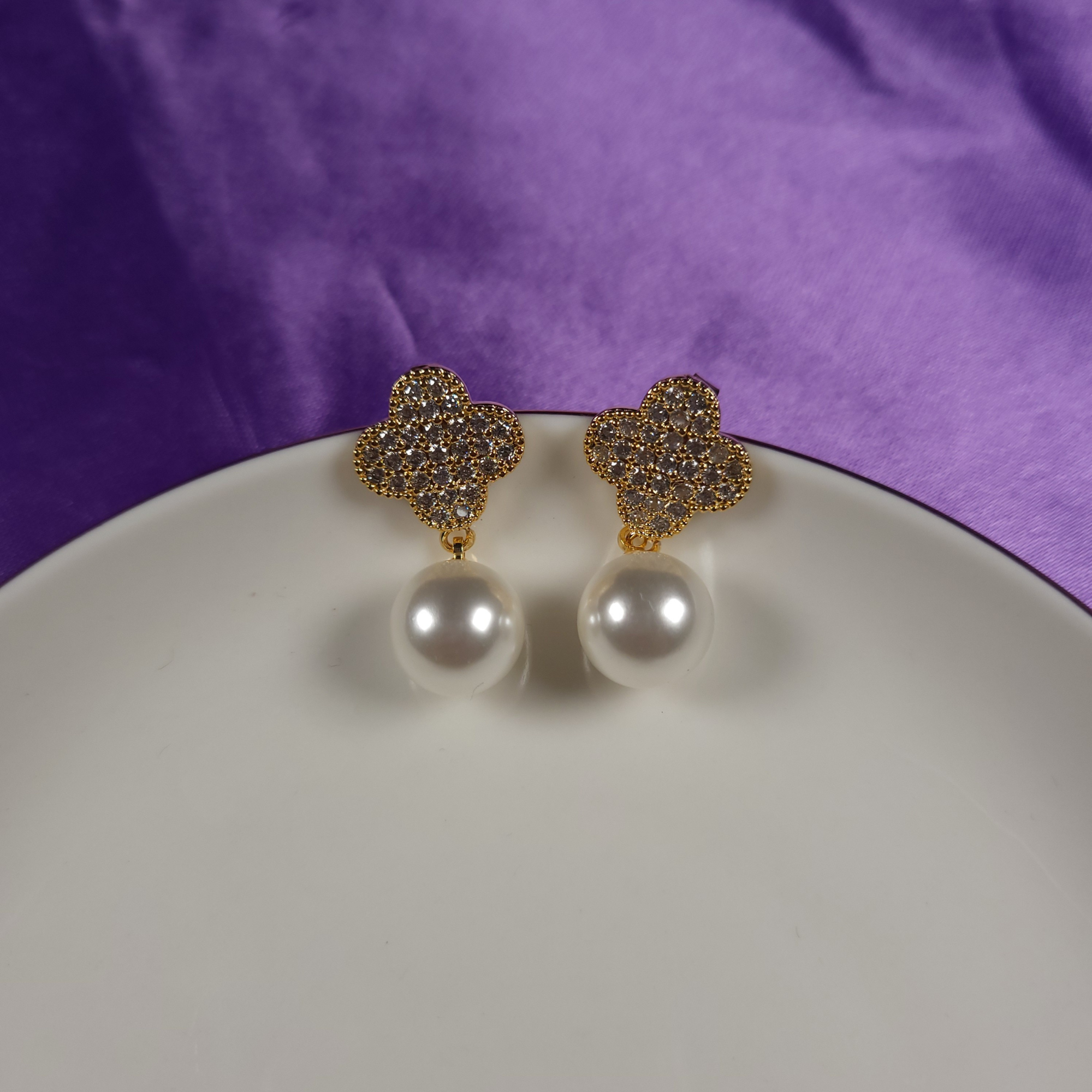 Pearls Of Korea Mini Clove Pearl Classic Earrings