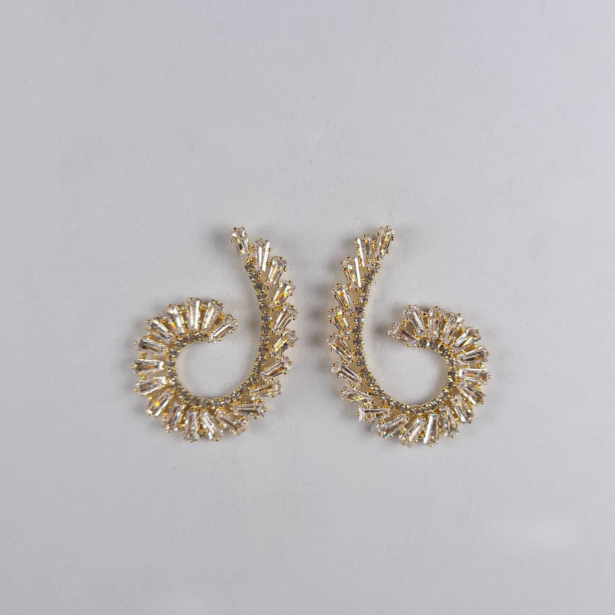 Pearls Of Korea Crystal Swirl Classic Earring