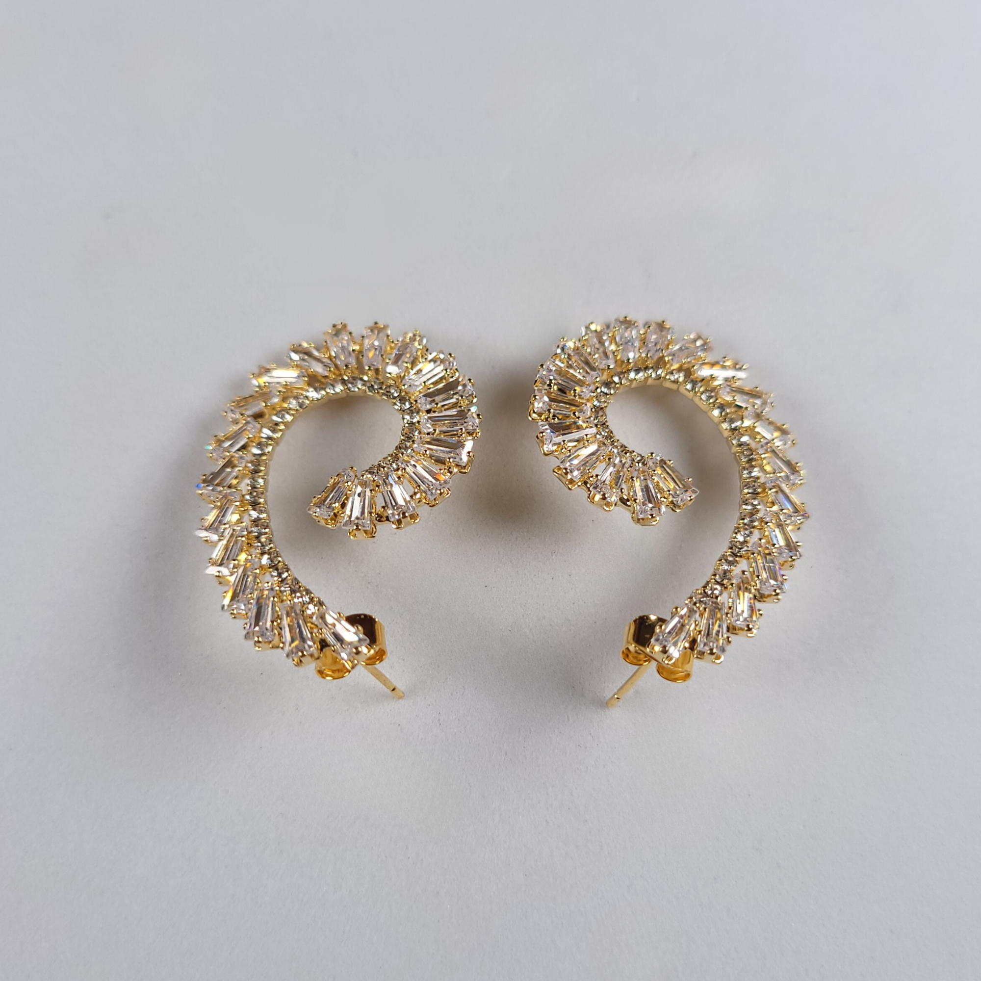 Pearls Of Korea Crystal Swirl Classic Earring