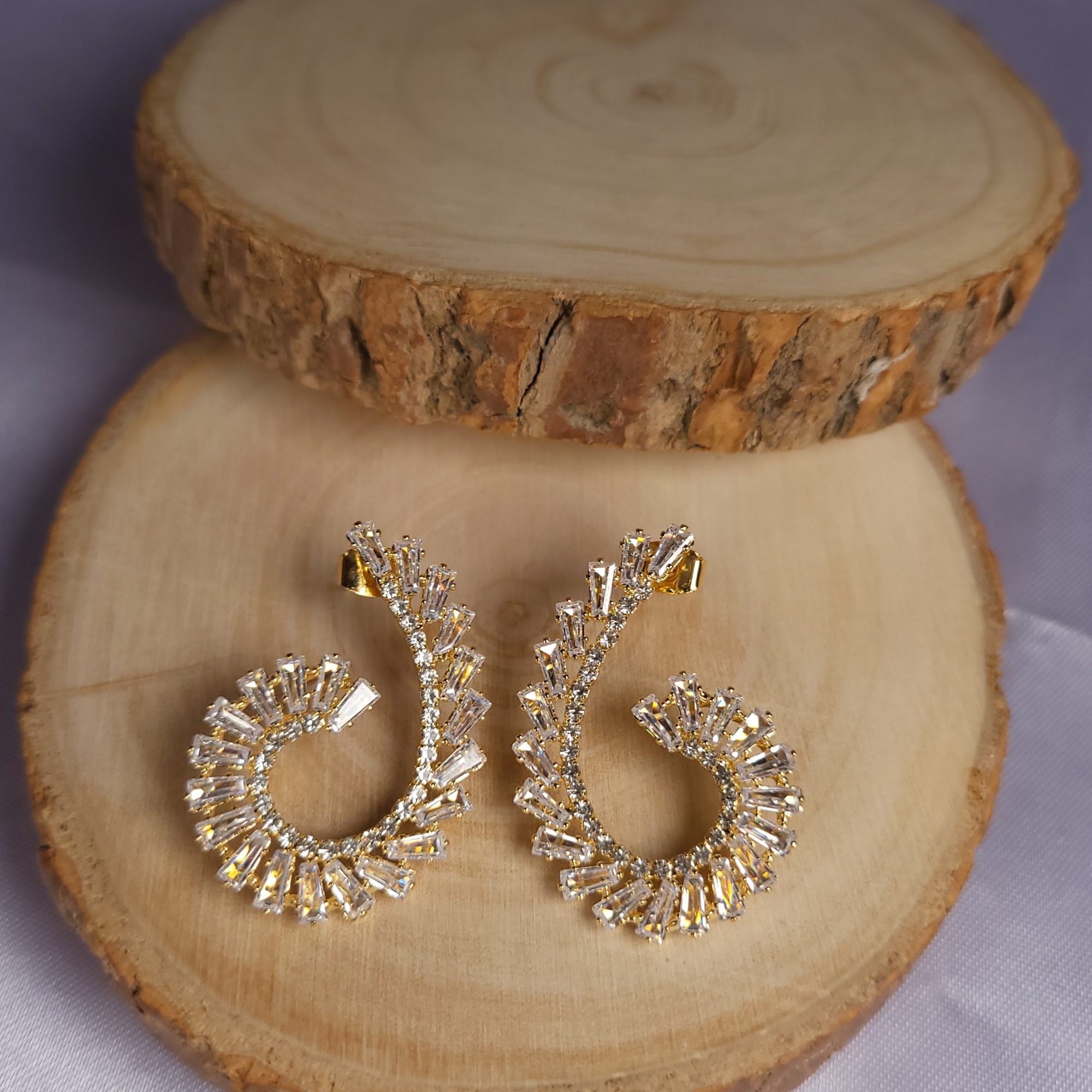 Pearls Of Korea Crystal Swirl Classic Earring