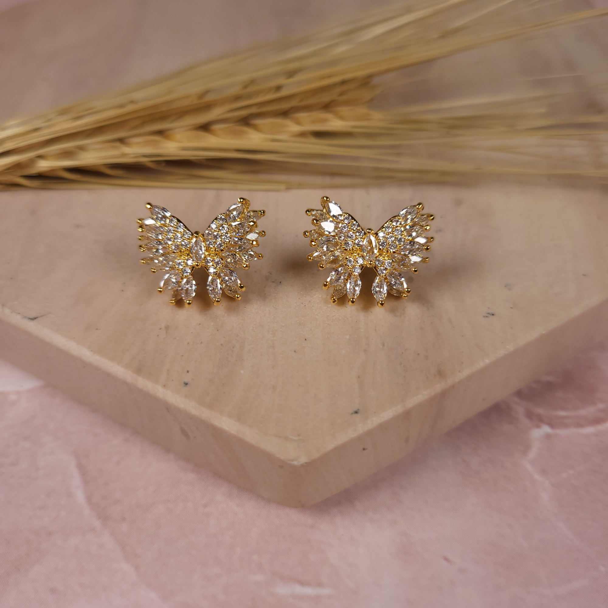 Pearls Of Korea Butterfly Stud Classic Earrings