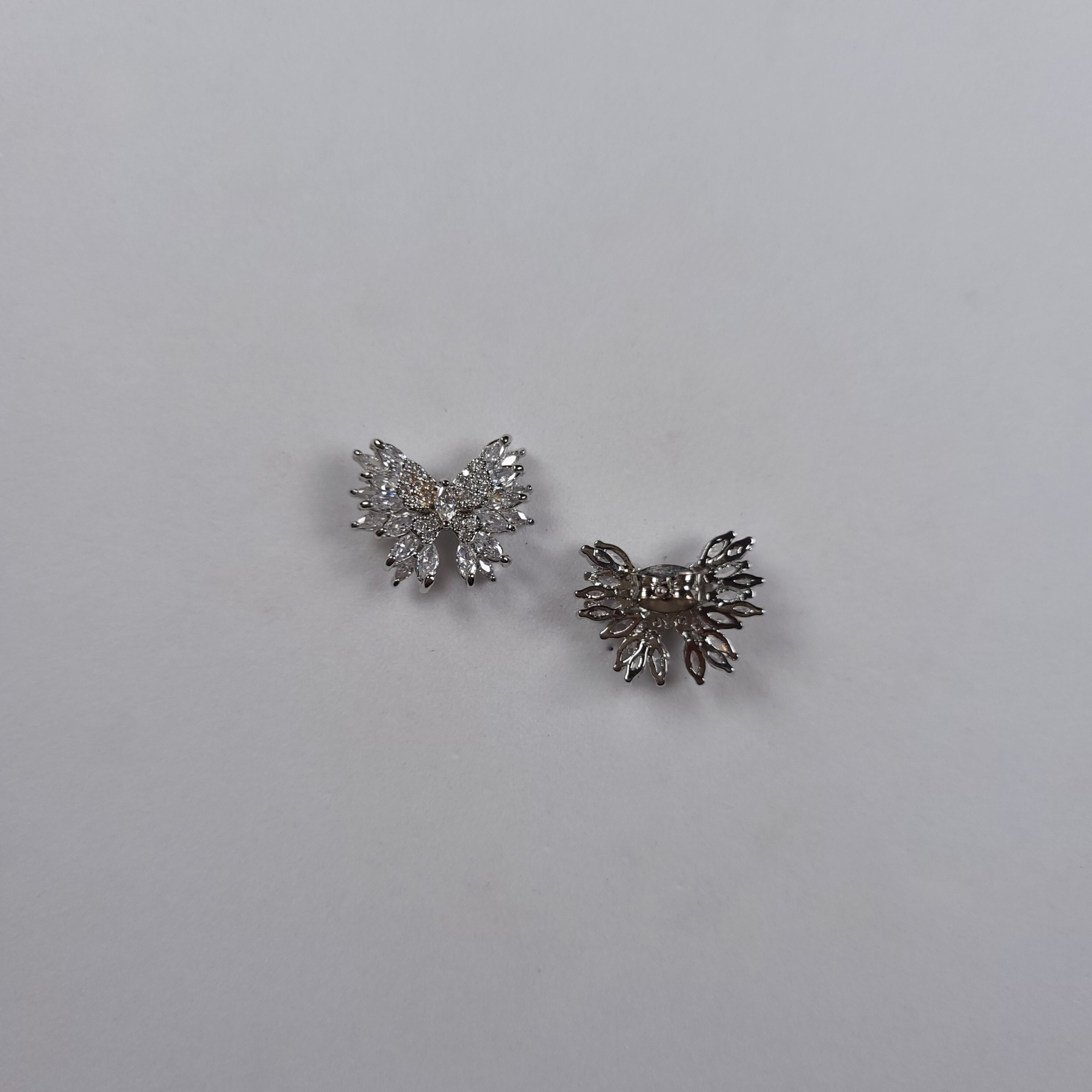 Pearls Of Korea Butterfly Stud Classic Earrings