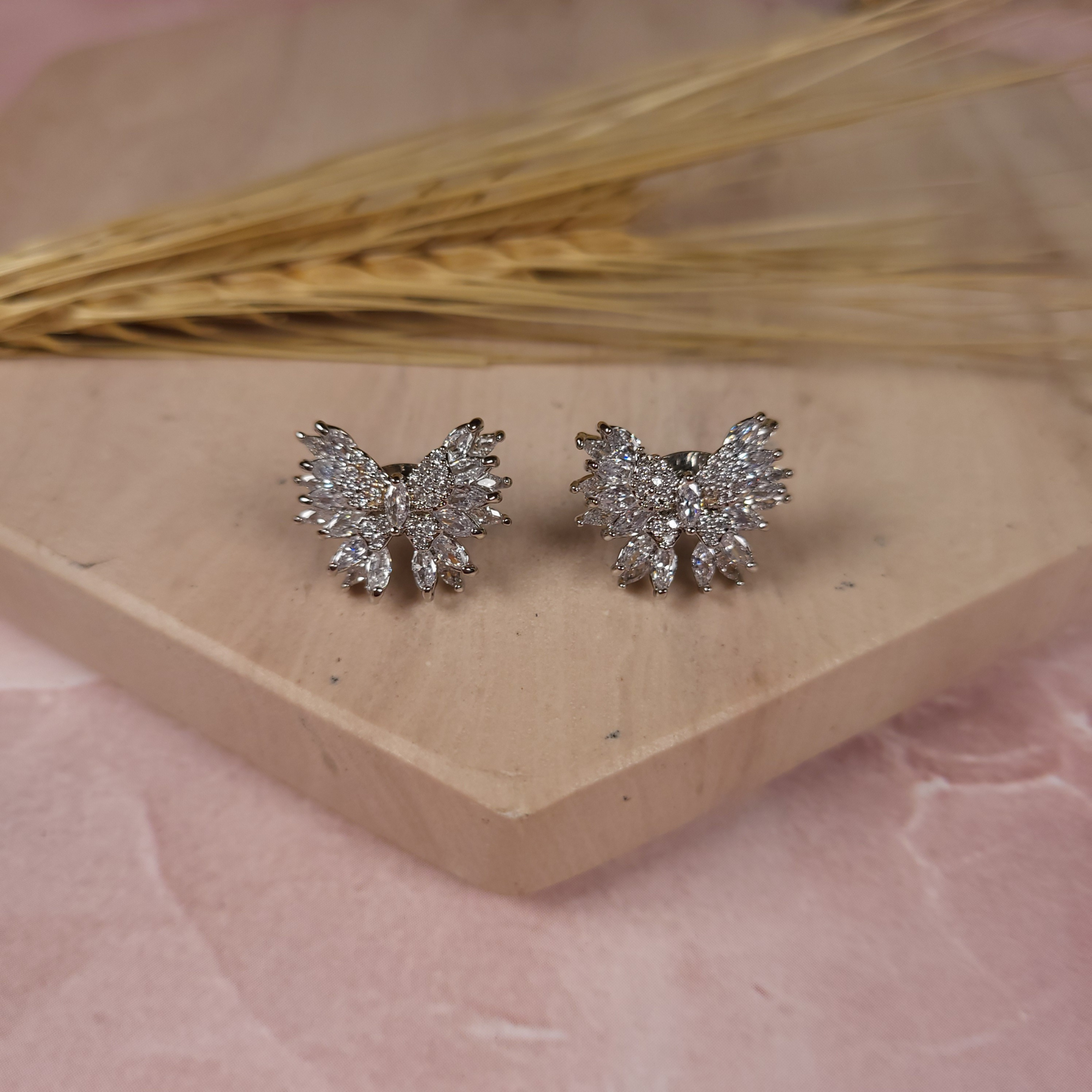 Pearls Of Korea Butterfly Stud Classic Earrings