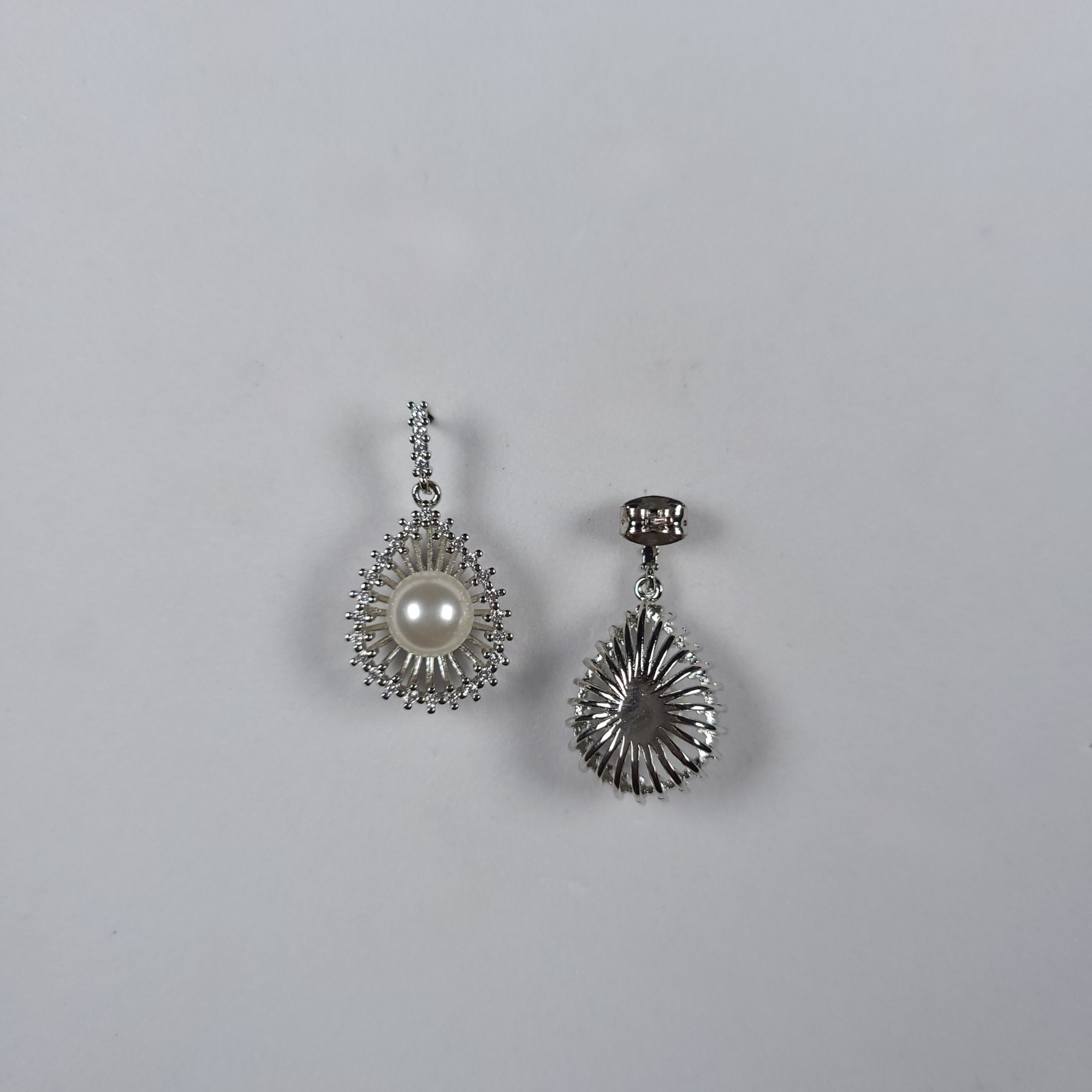 Pearls Of Korea Radiant Pearl Classic Earrings