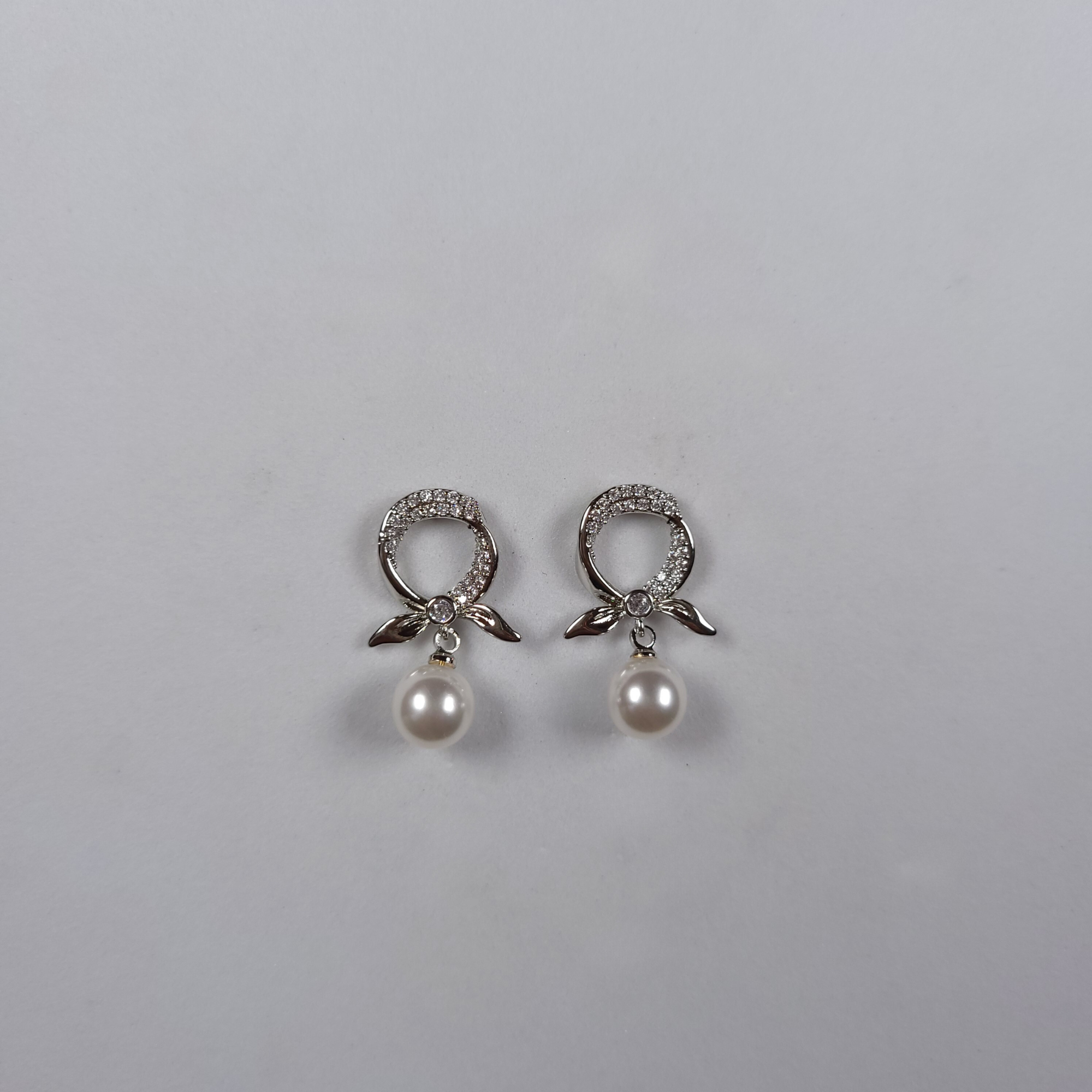 Ribbon Pearl Classic Earrings