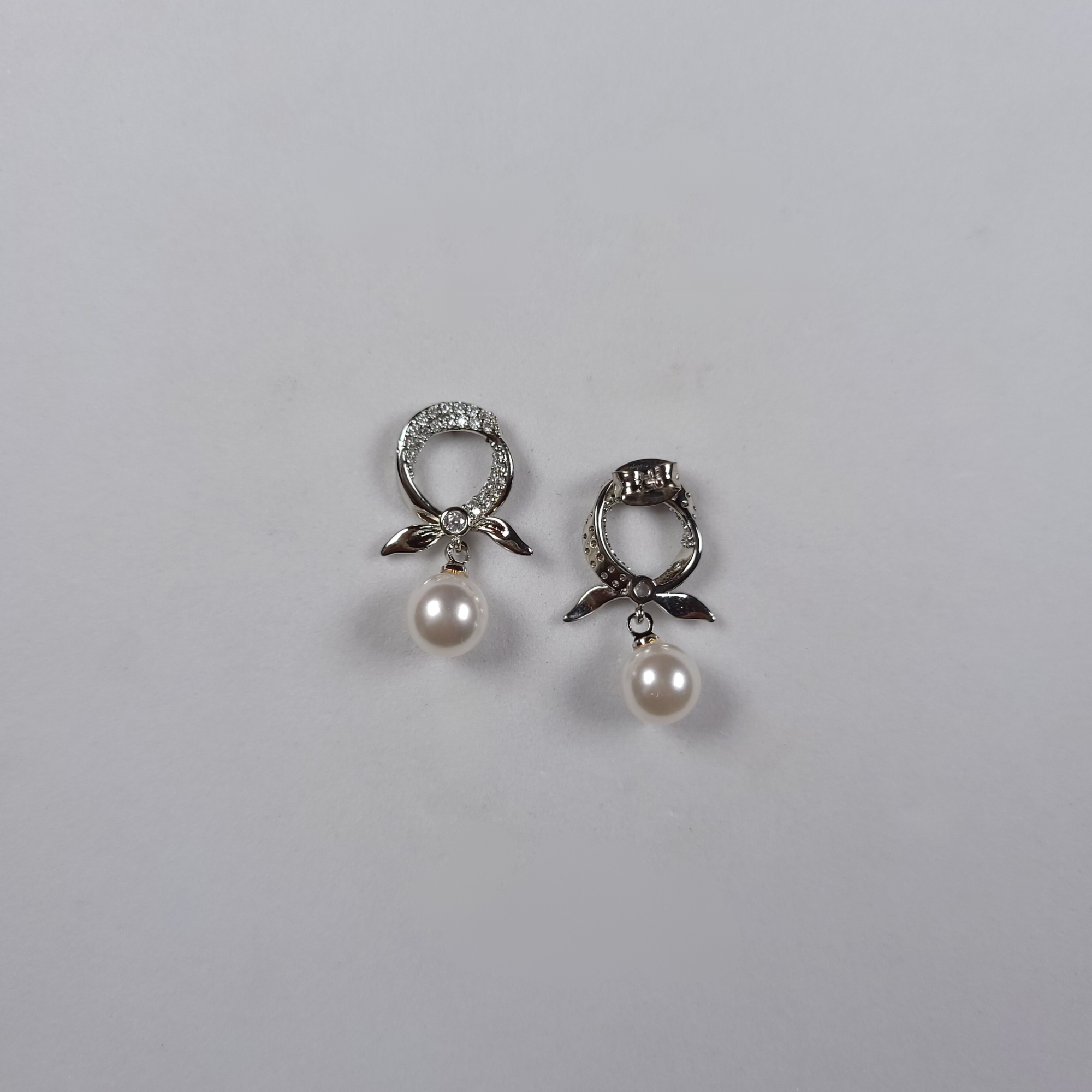 Ribbon Pearl Classic Earrings