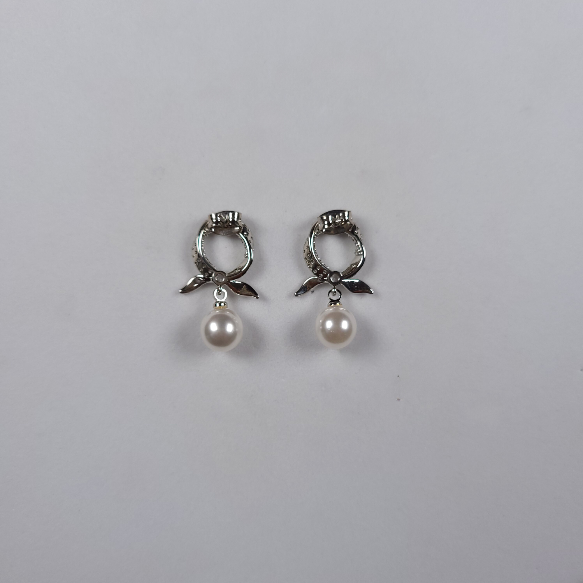 Ribbon Pearl Classic Earrings