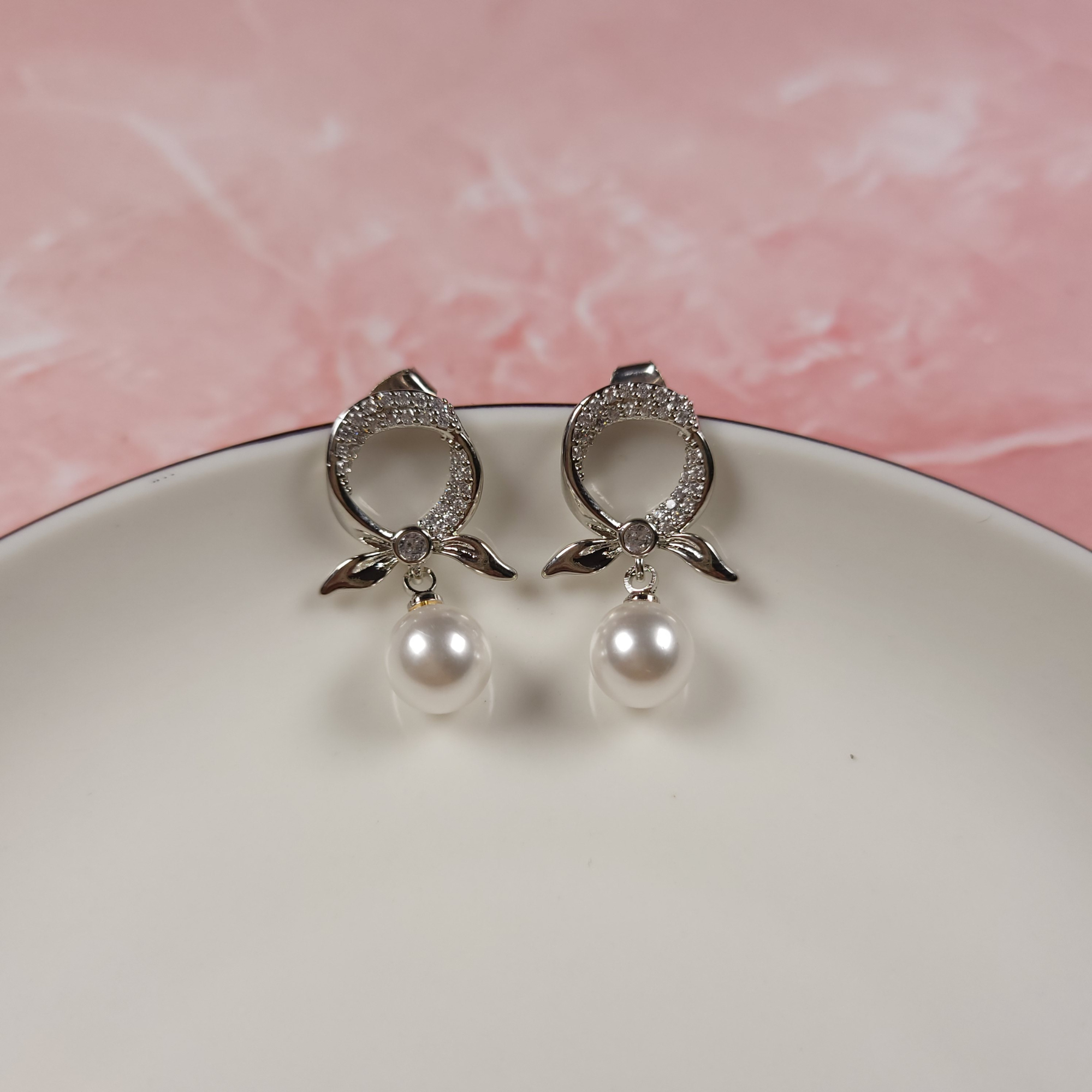 Ribbon Pearl Classic Earrings