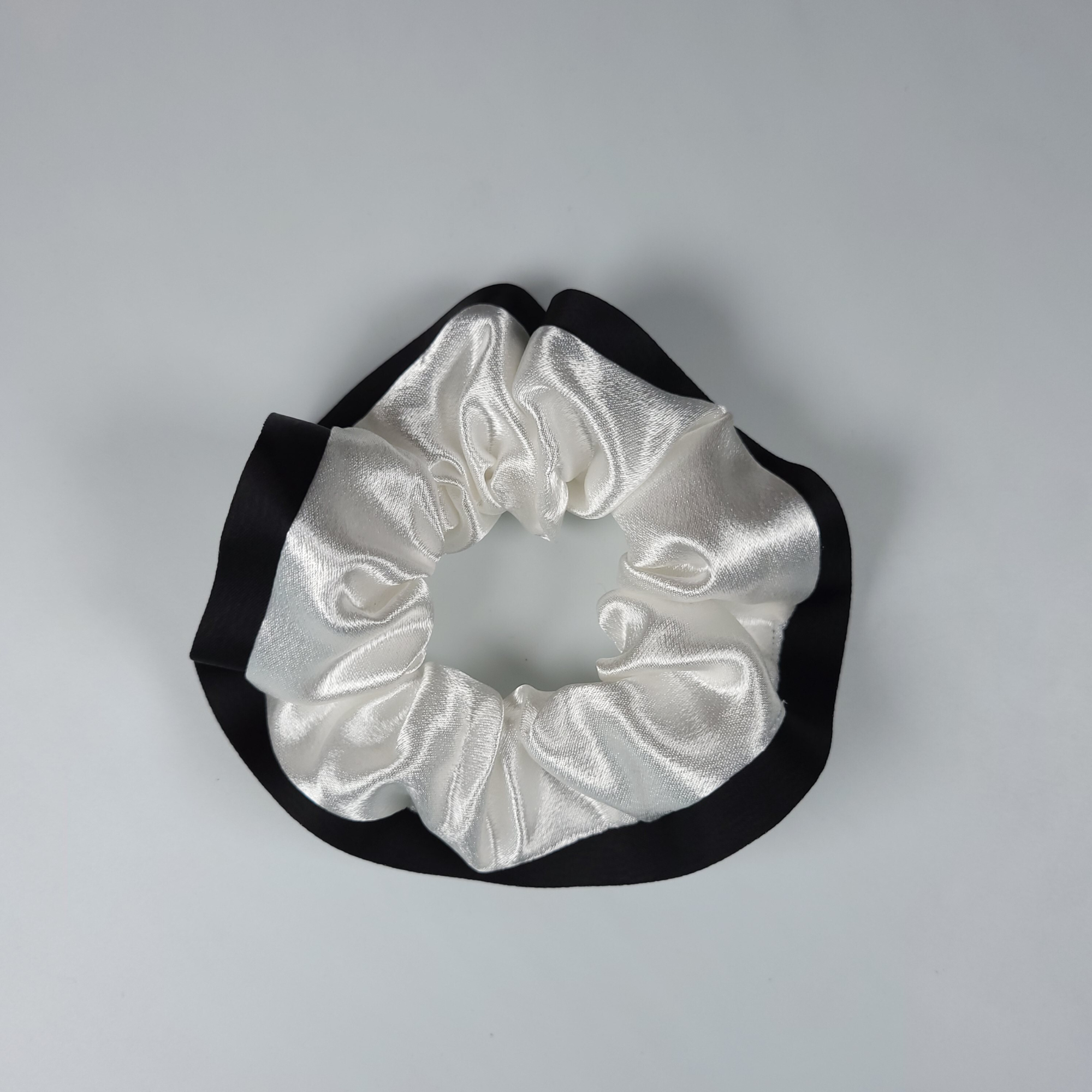 Silk Noir Scrunchie White