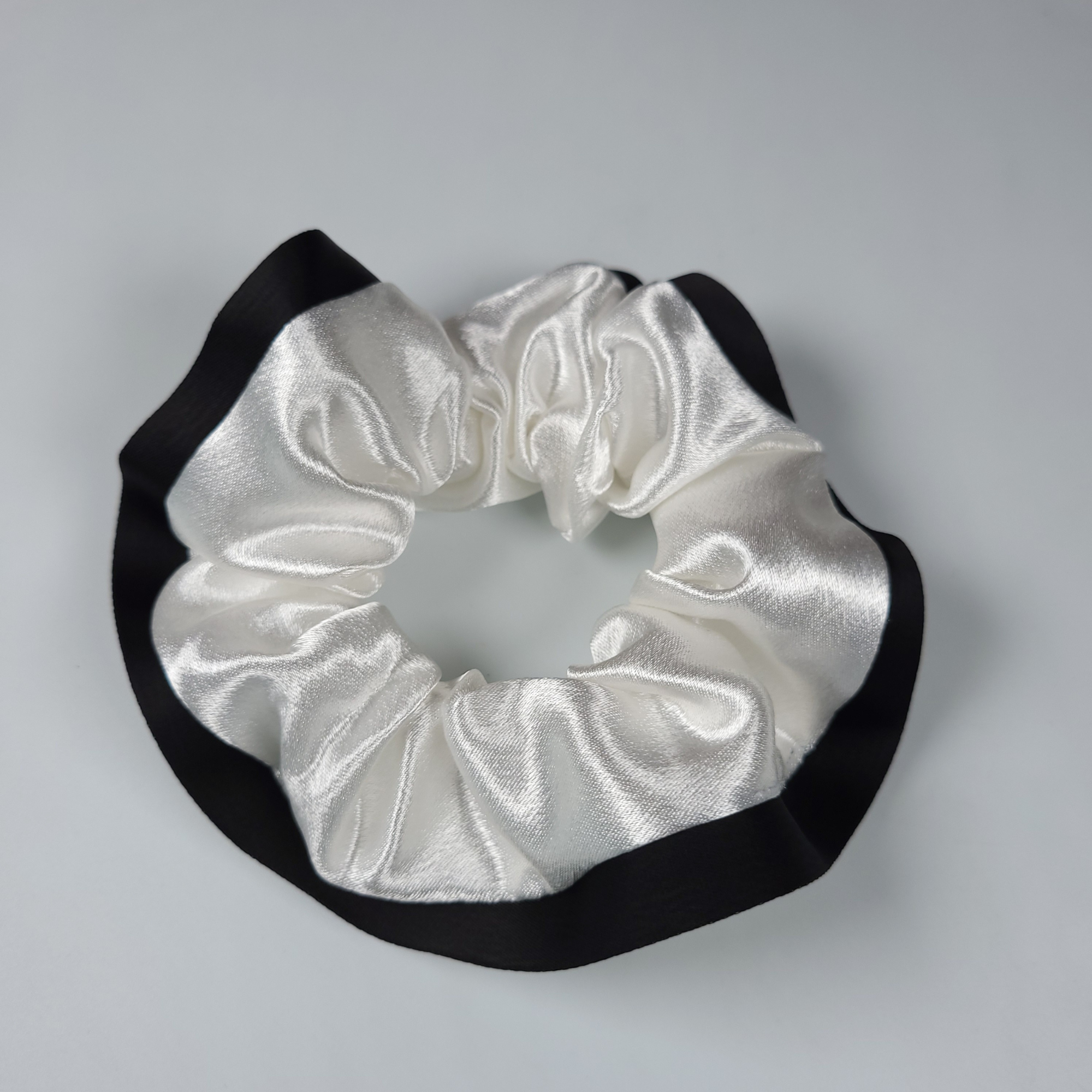 Silk Noir Scrunchie White