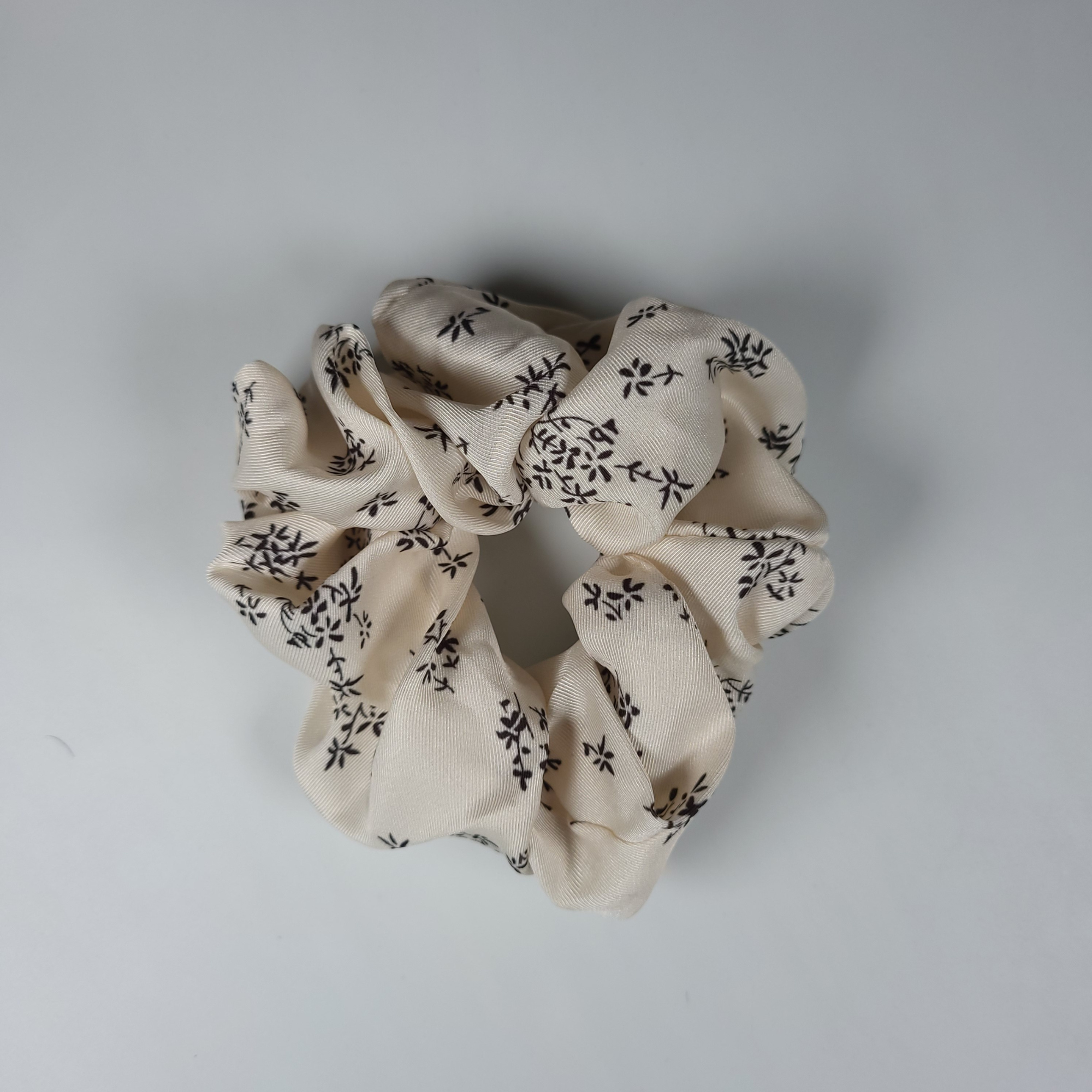 Silk Noir Scrunchie Dark White